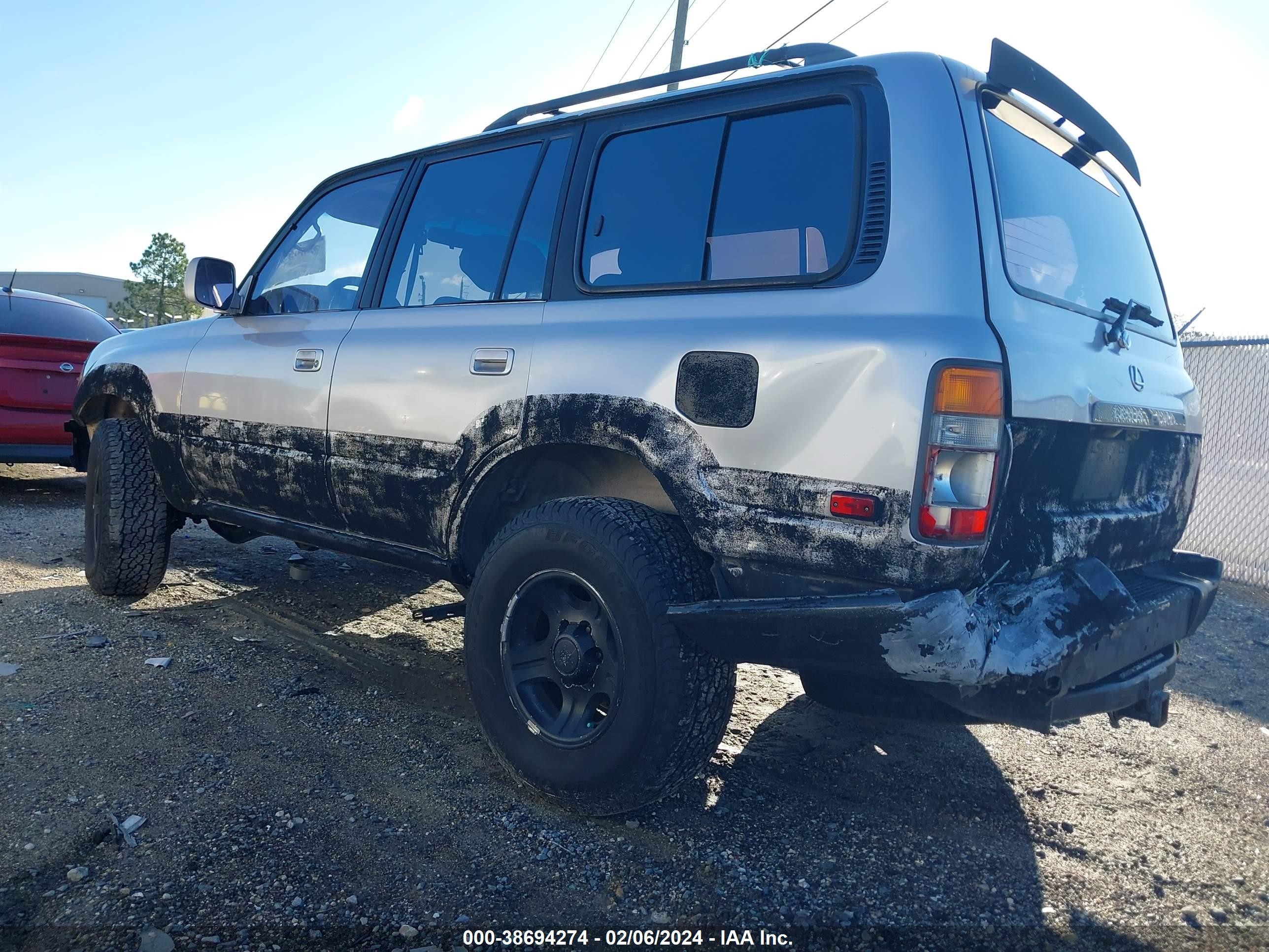 Photo 2 VIN: JT6HJ88J2T0140218 - LEXUS LX 