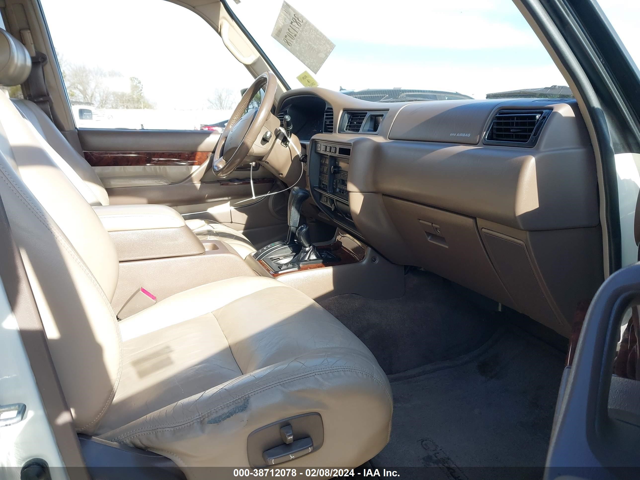 Photo 4 VIN: JT6HJ88J5V0178657 - LEXUS LX 