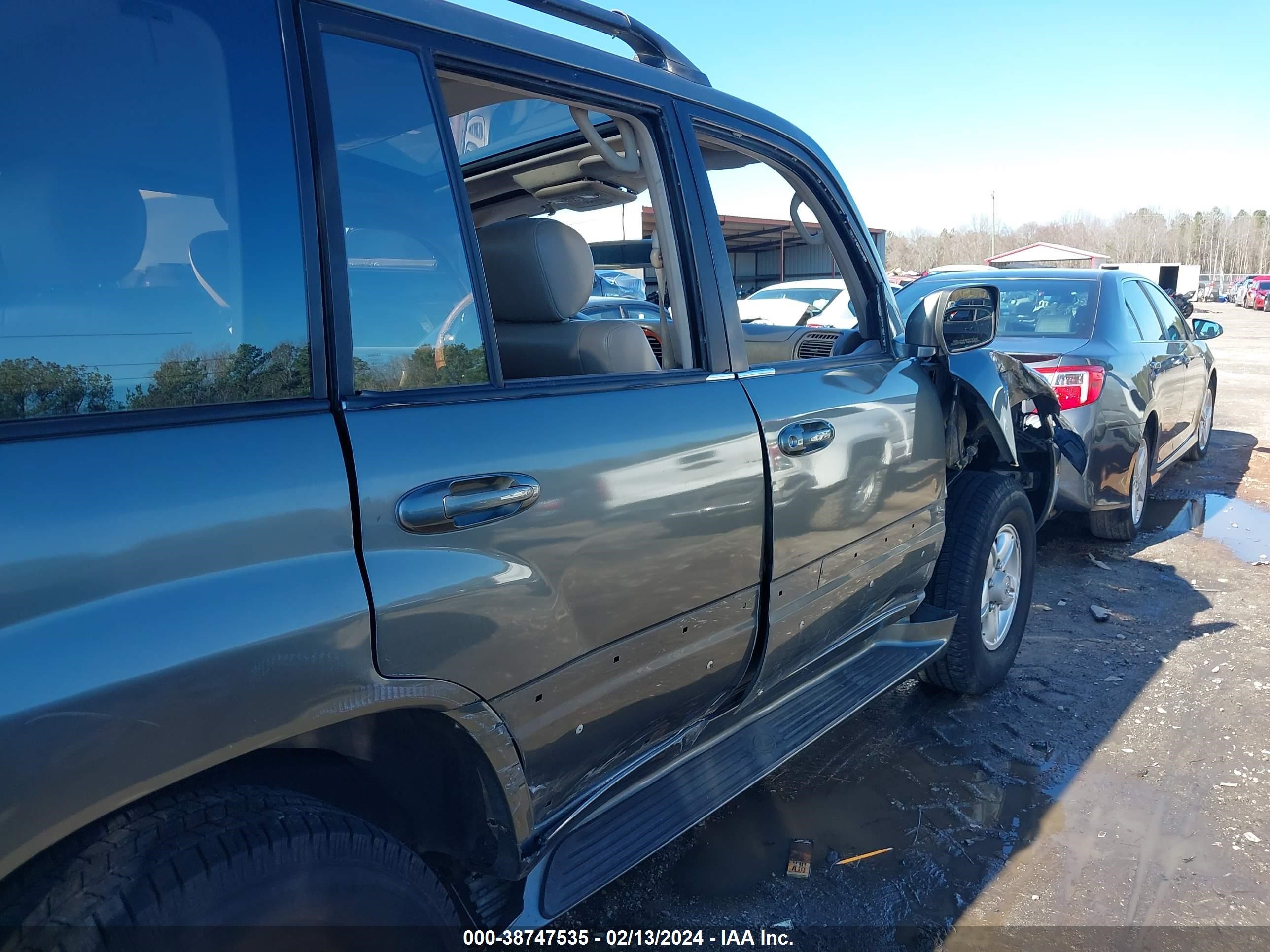 Photo 13 VIN: JT6HT00W0W0010879 - LEXUS LX 