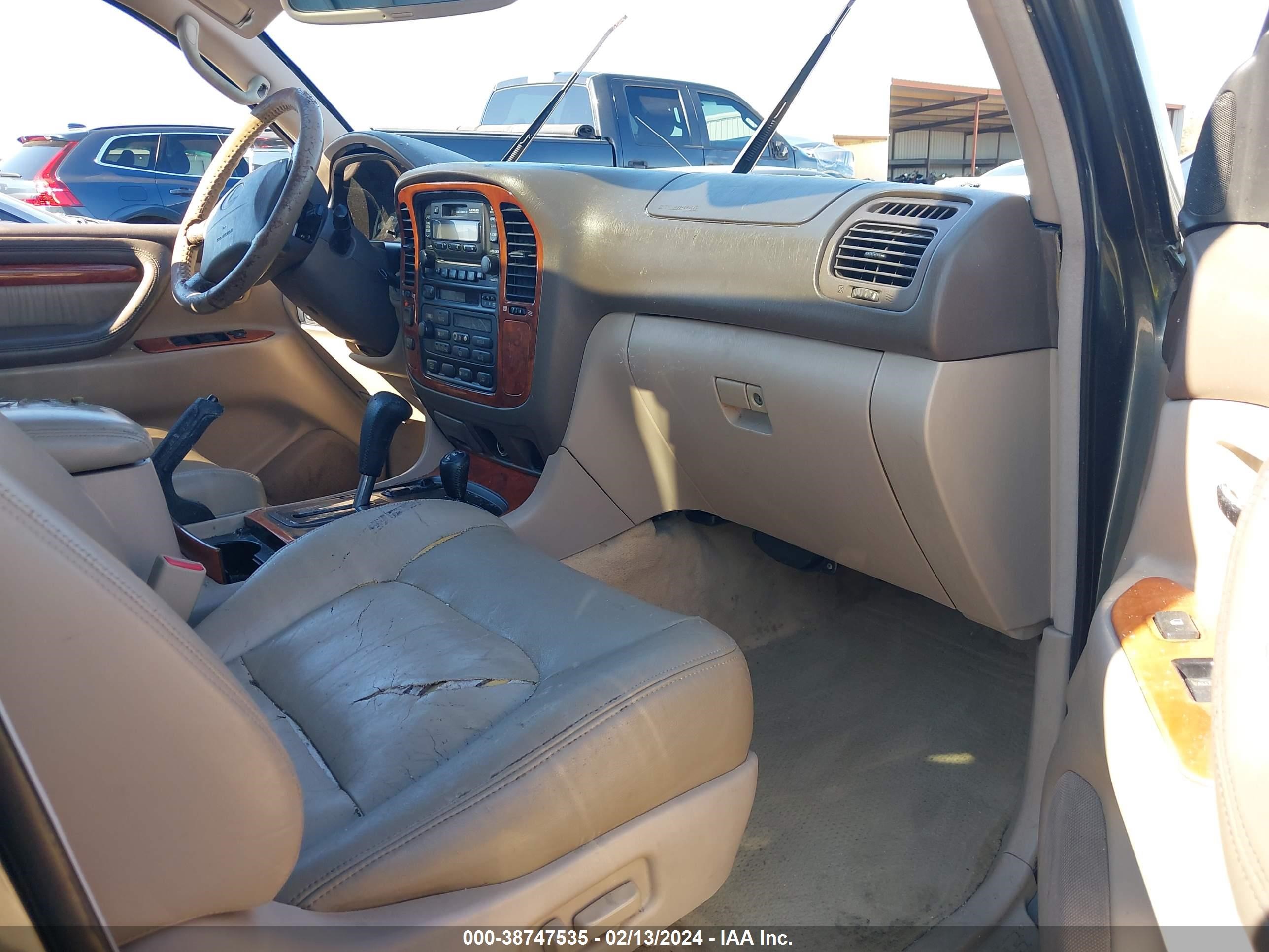 Photo 4 VIN: JT6HT00W0W0010879 - LEXUS LX 