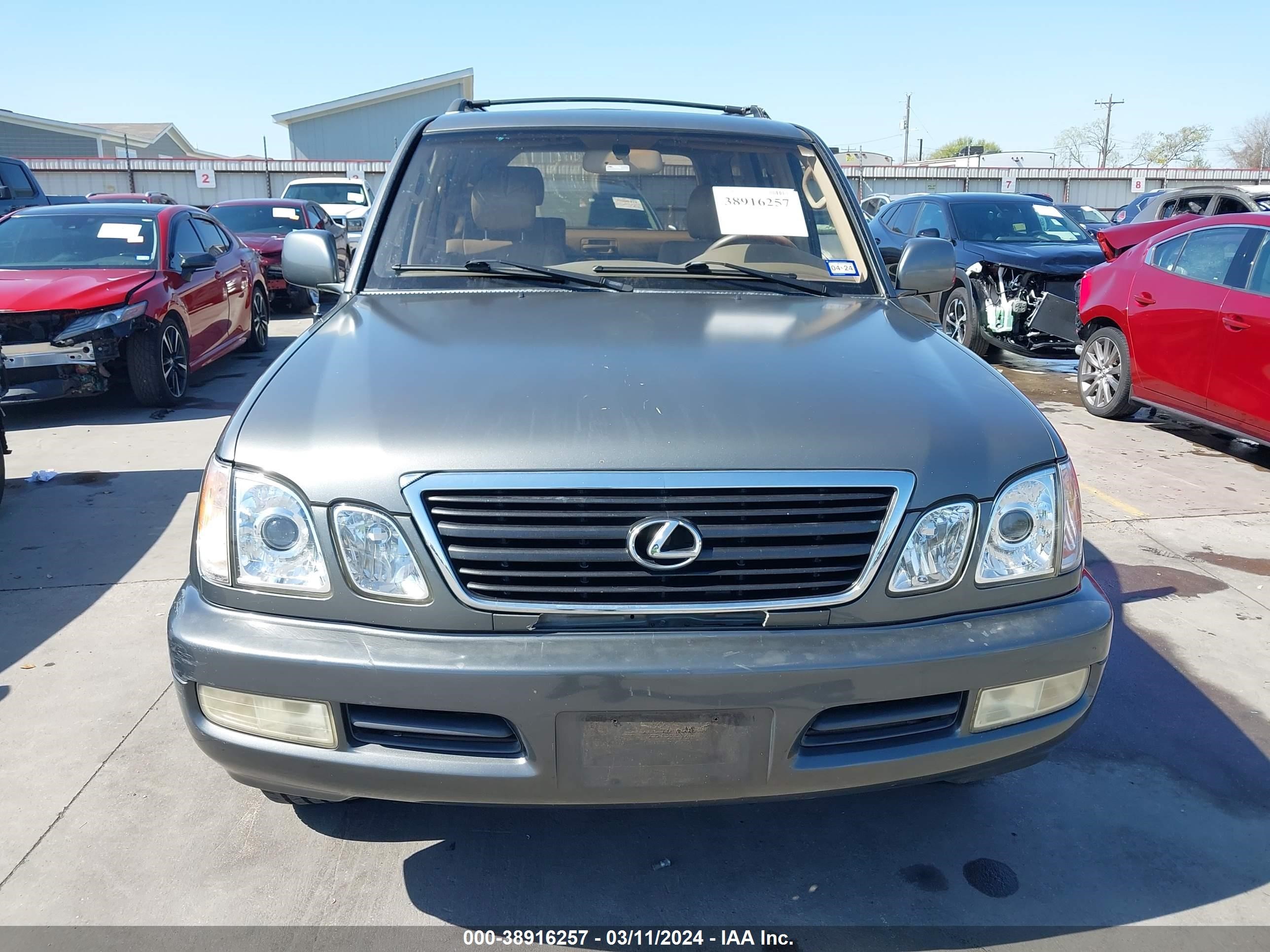 Photo 11 VIN: JT6HT00W2Y0109819 - LEXUS LX 