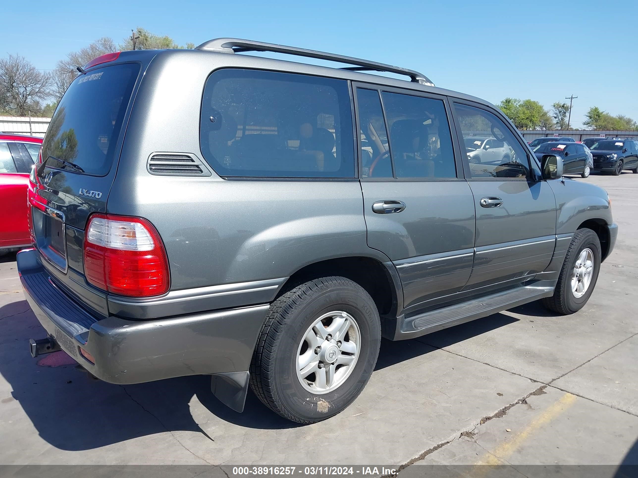 Photo 3 VIN: JT6HT00W2Y0109819 - LEXUS LX 