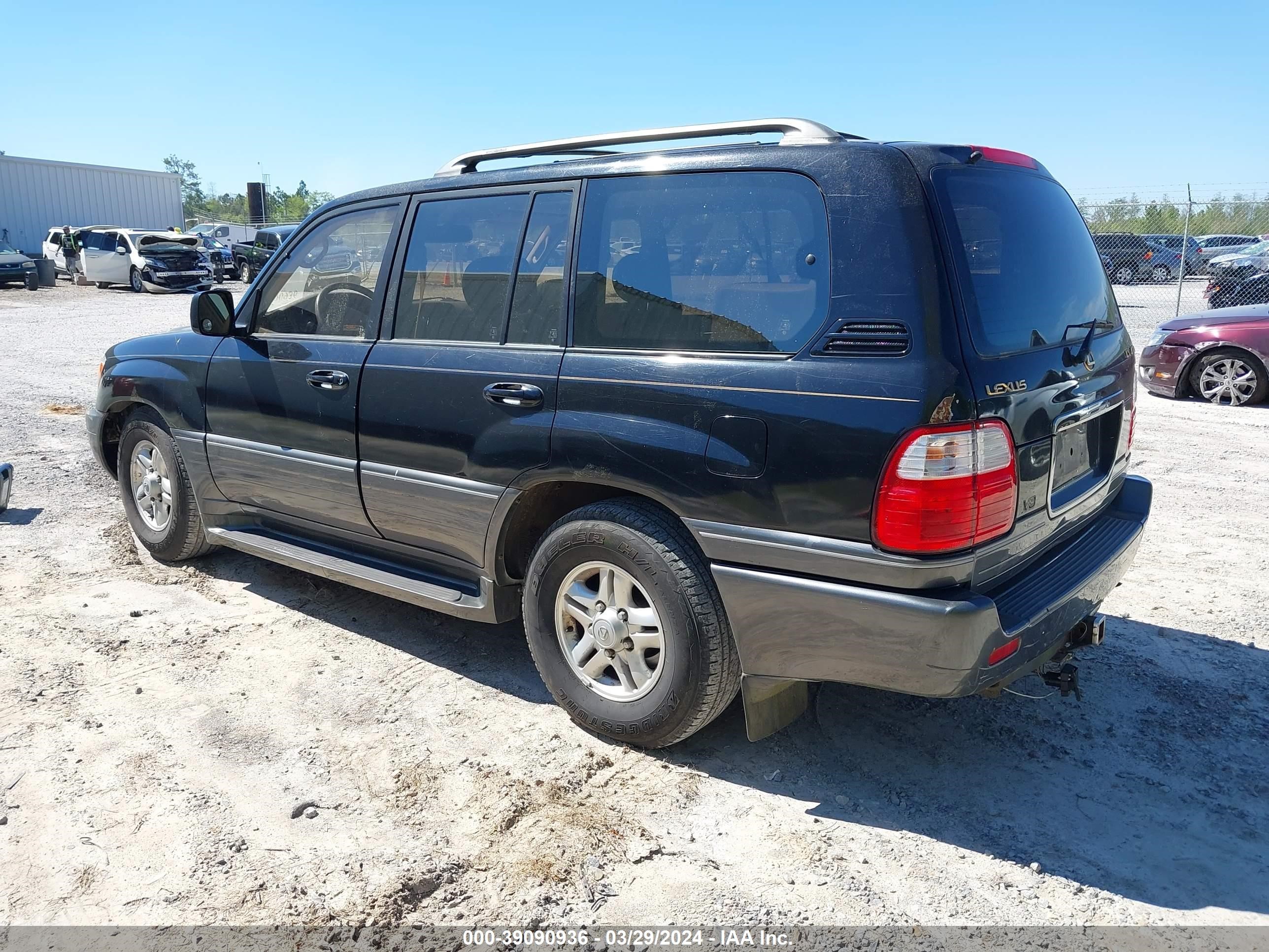 Photo 2 VIN: JT6HT00W3X0037222 - LEXUS LX 