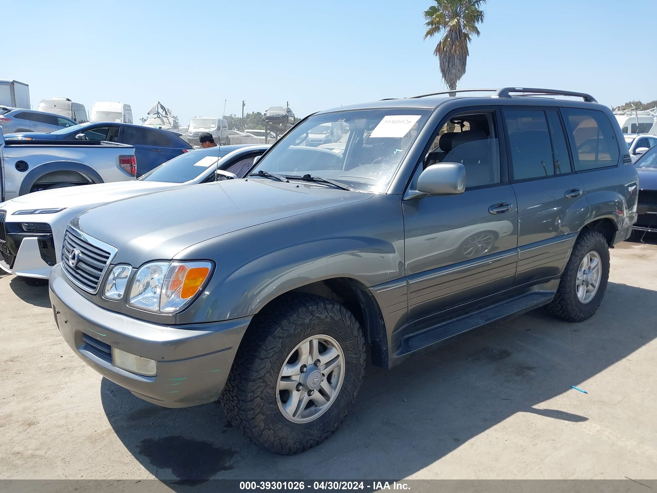 Photo 1 VIN: JT6HT00W4X0063120 - LEXUS LX 