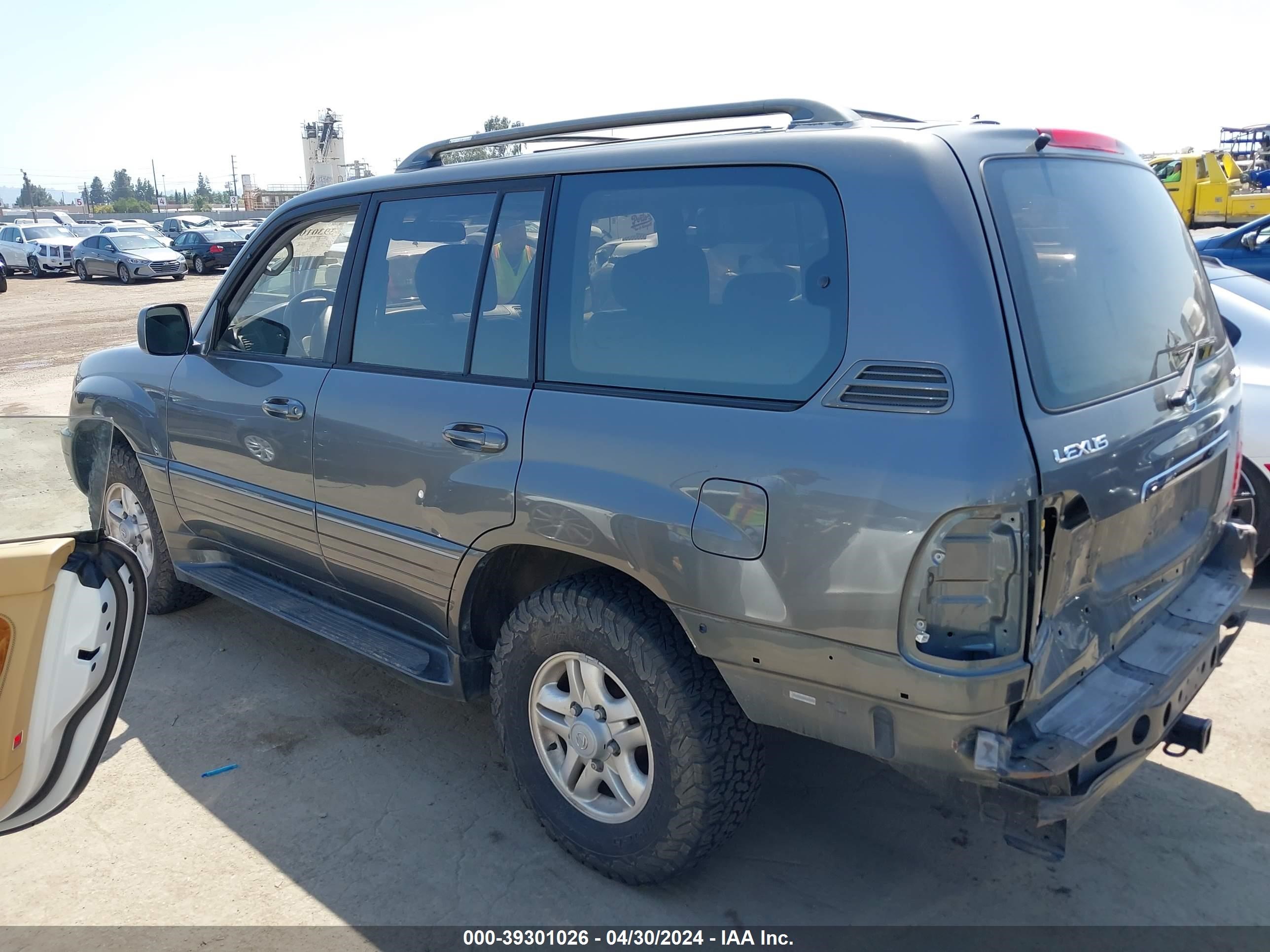 Photo 2 VIN: JT6HT00W4X0063120 - LEXUS LX 