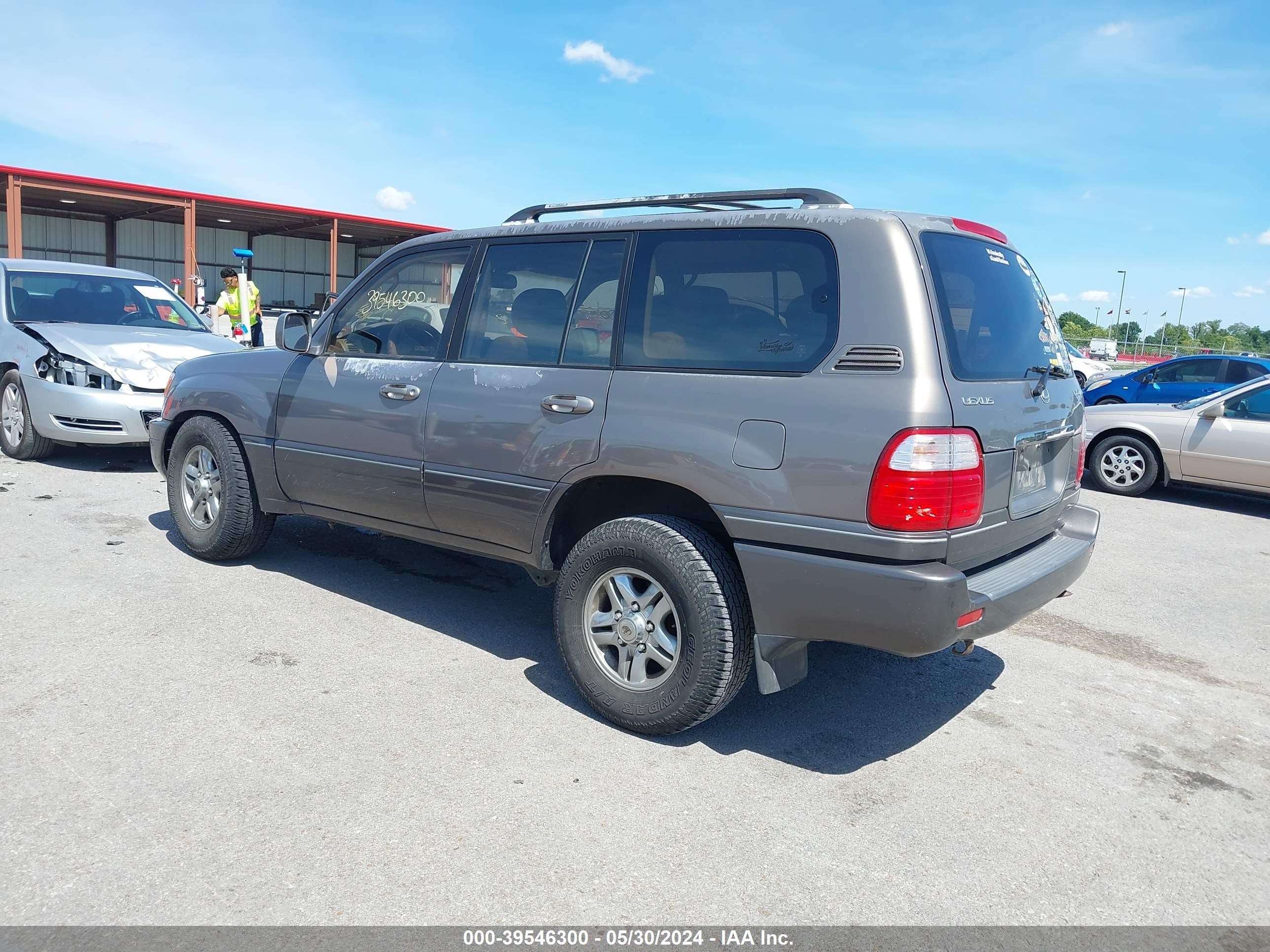 Photo 2 VIN: JT6HT00W4Y0110678 - LEXUS LX 