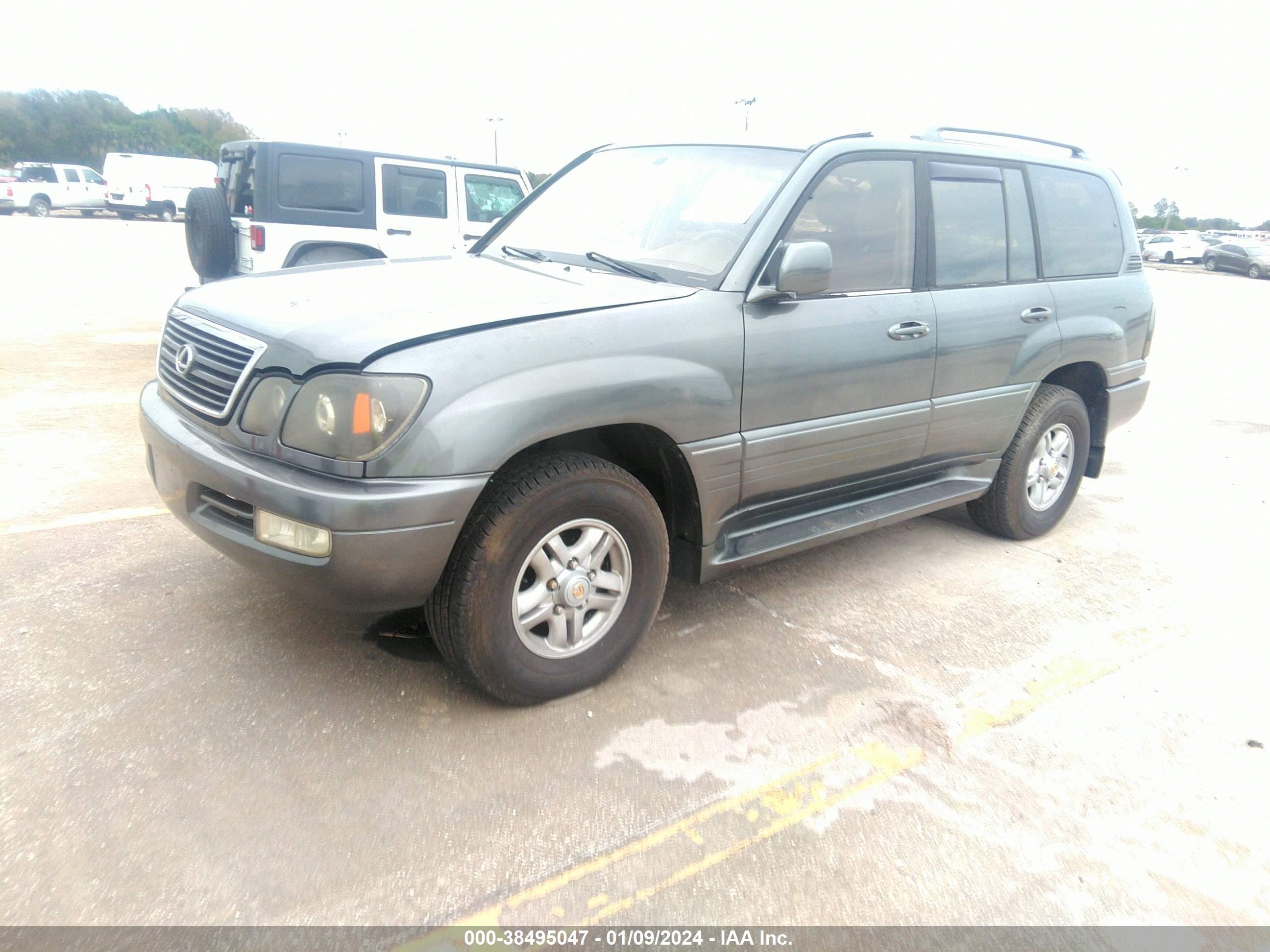 Photo 2 VIN: JT6HT00W5X0050604 - LEXUS LX 