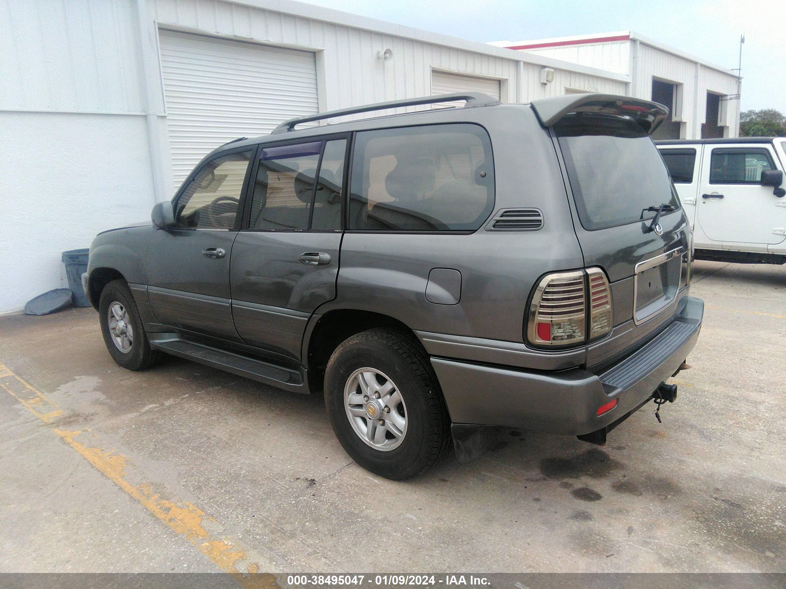 Photo 3 VIN: JT6HT00W5X0050604 - LEXUS LX 