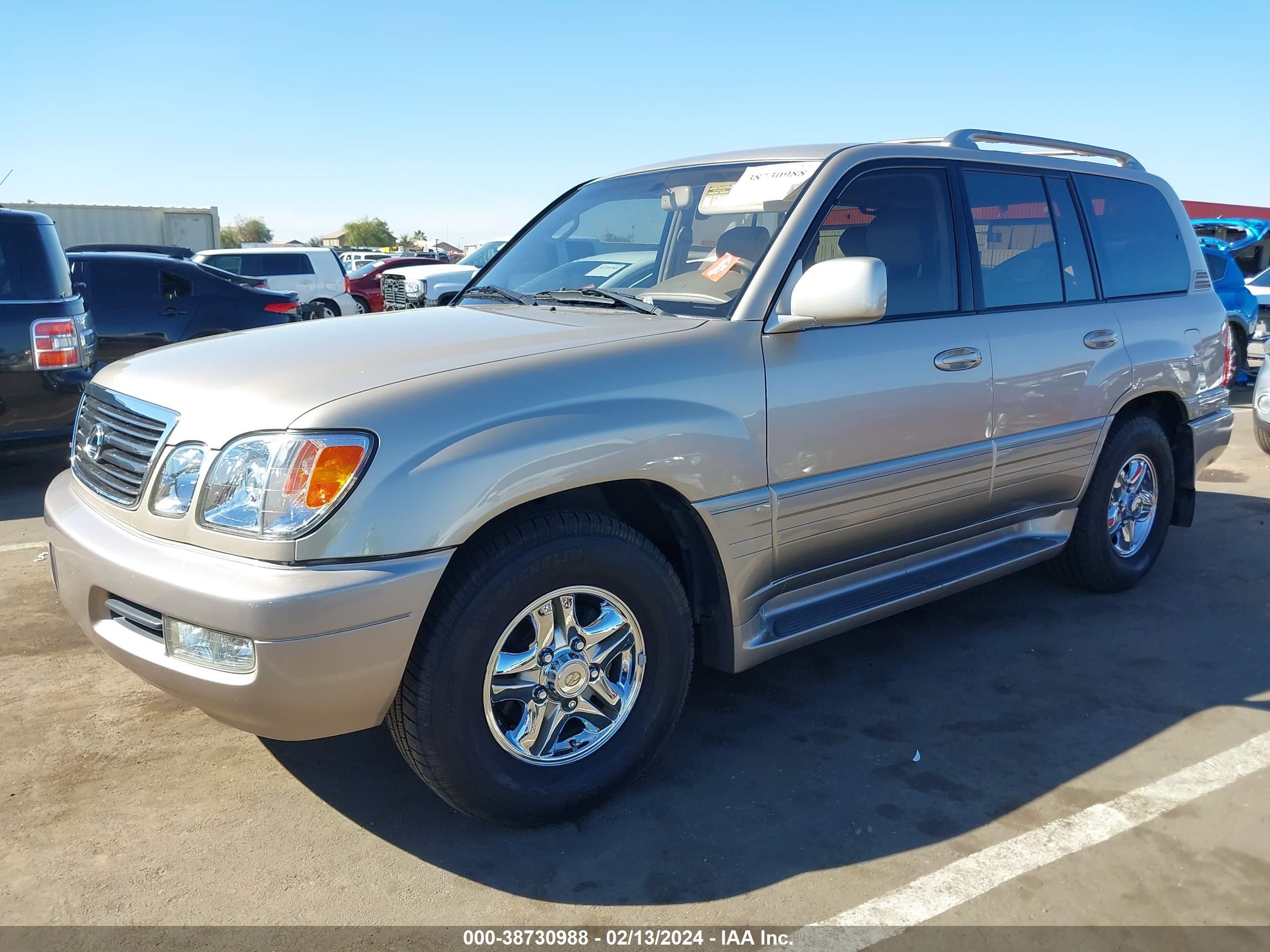 Photo 1 VIN: JT6HT00W8Y0082707 - LEXUS LX 