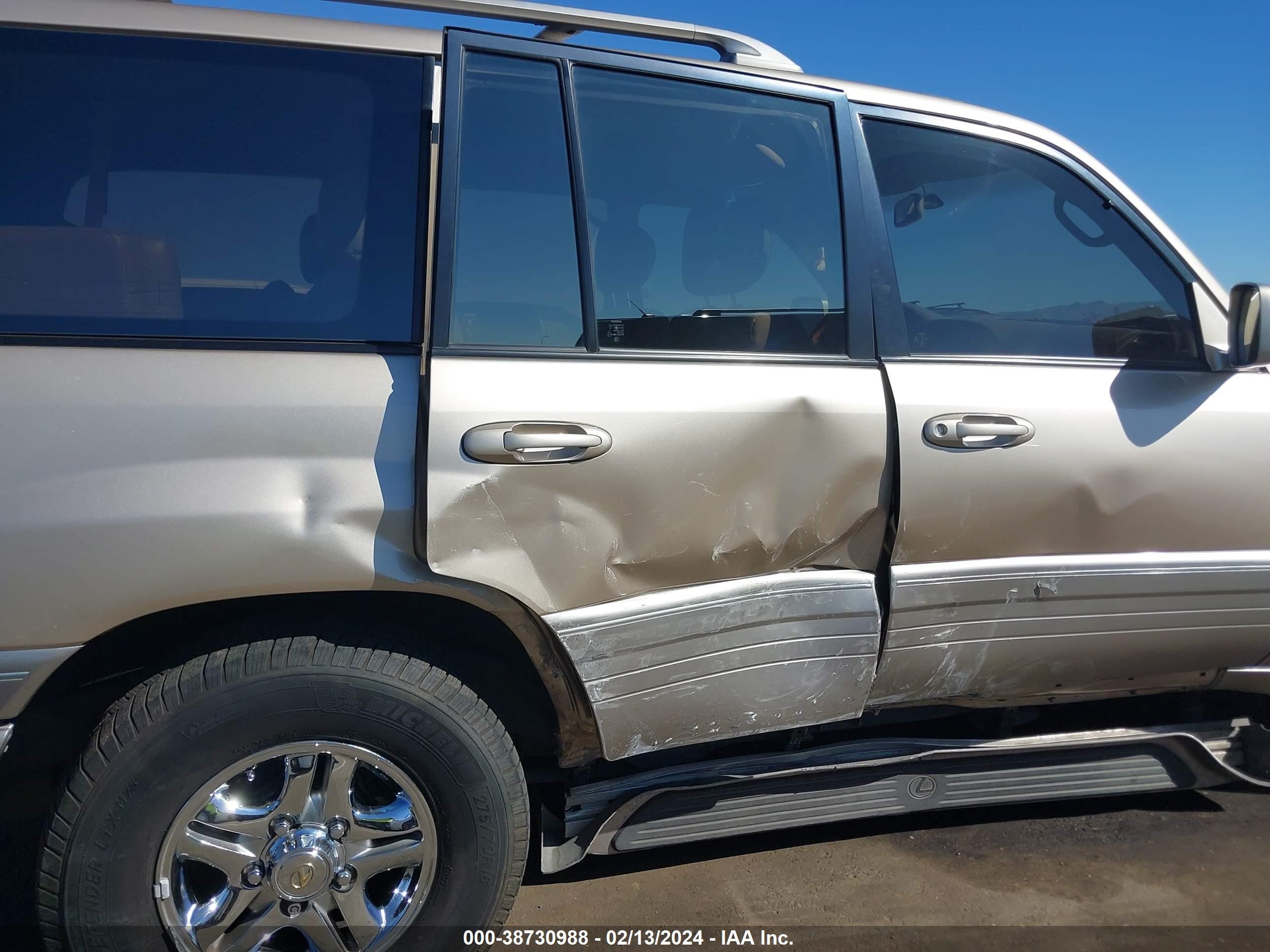 Photo 16 VIN: JT6HT00W8Y0082707 - LEXUS LX 