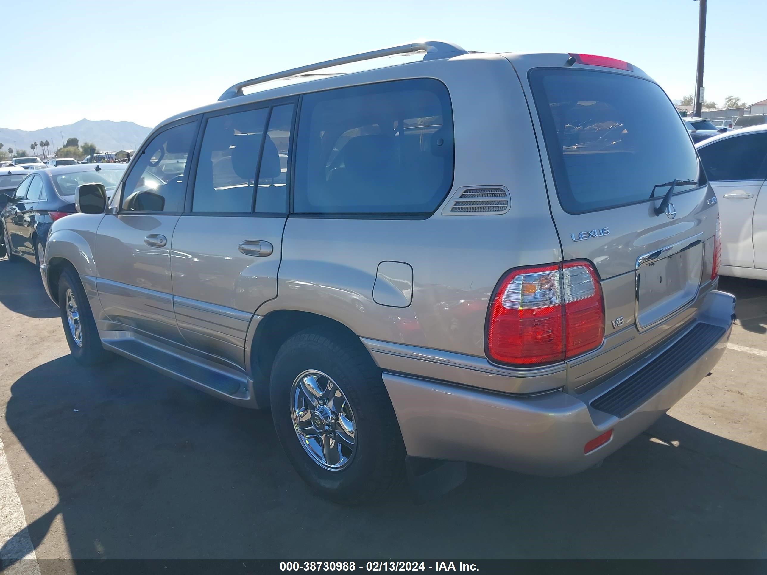 Photo 2 VIN: JT6HT00W8Y0082707 - LEXUS LX 