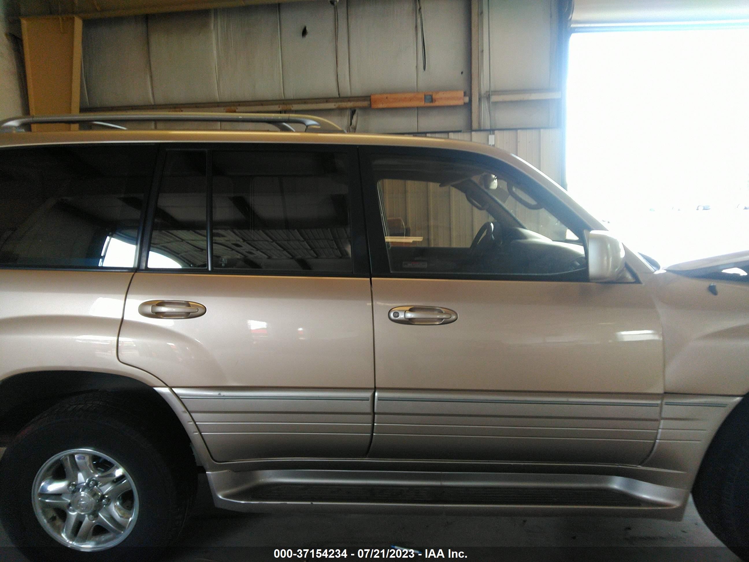 Photo 13 VIN: JT6HT00WXX0043406 - LEXUS LX 