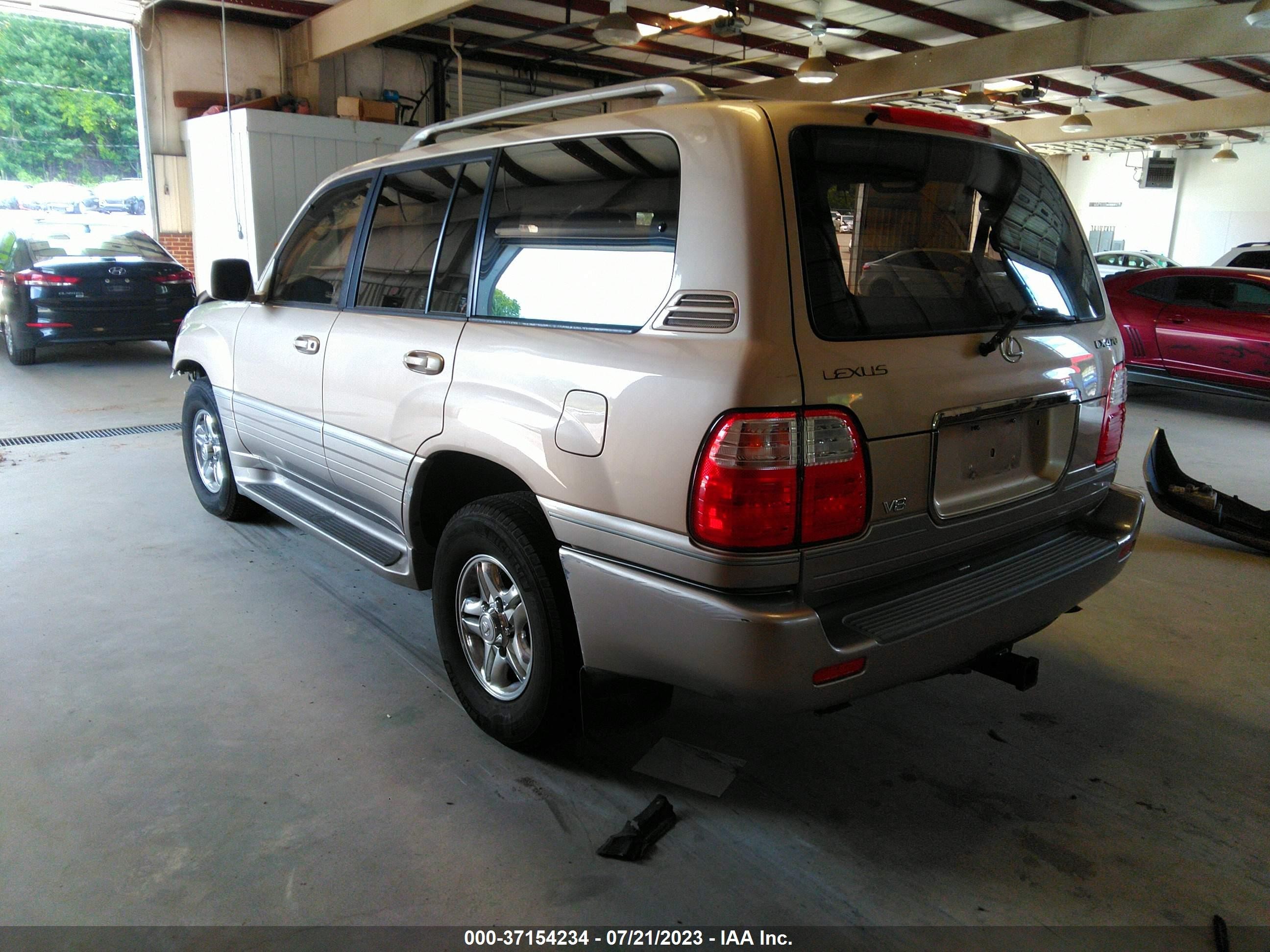 Photo 2 VIN: JT6HT00WXX0043406 - LEXUS LX 