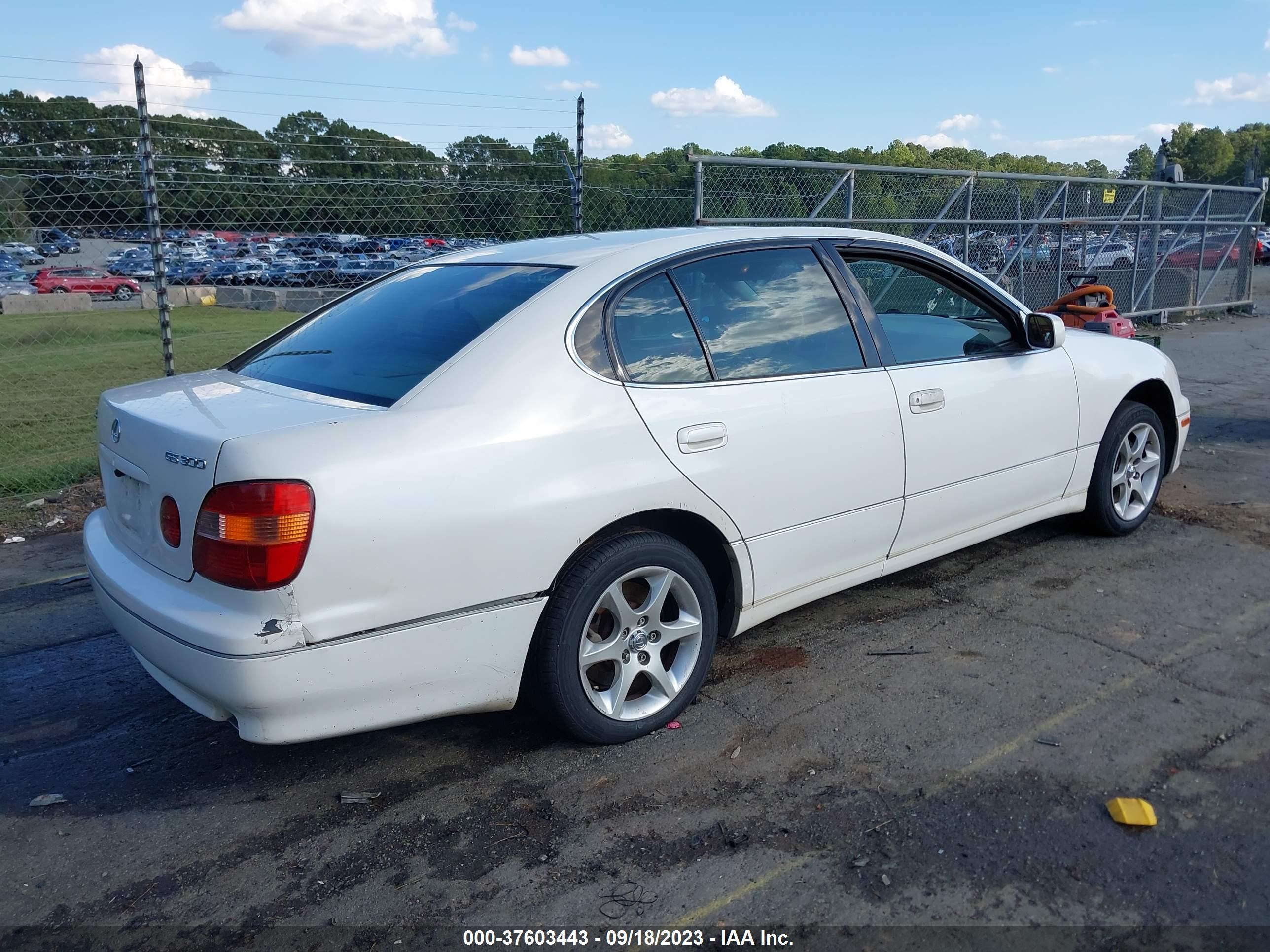 Photo 3 VIN: JT8BD69S720158390 - LEXUS GS 300 