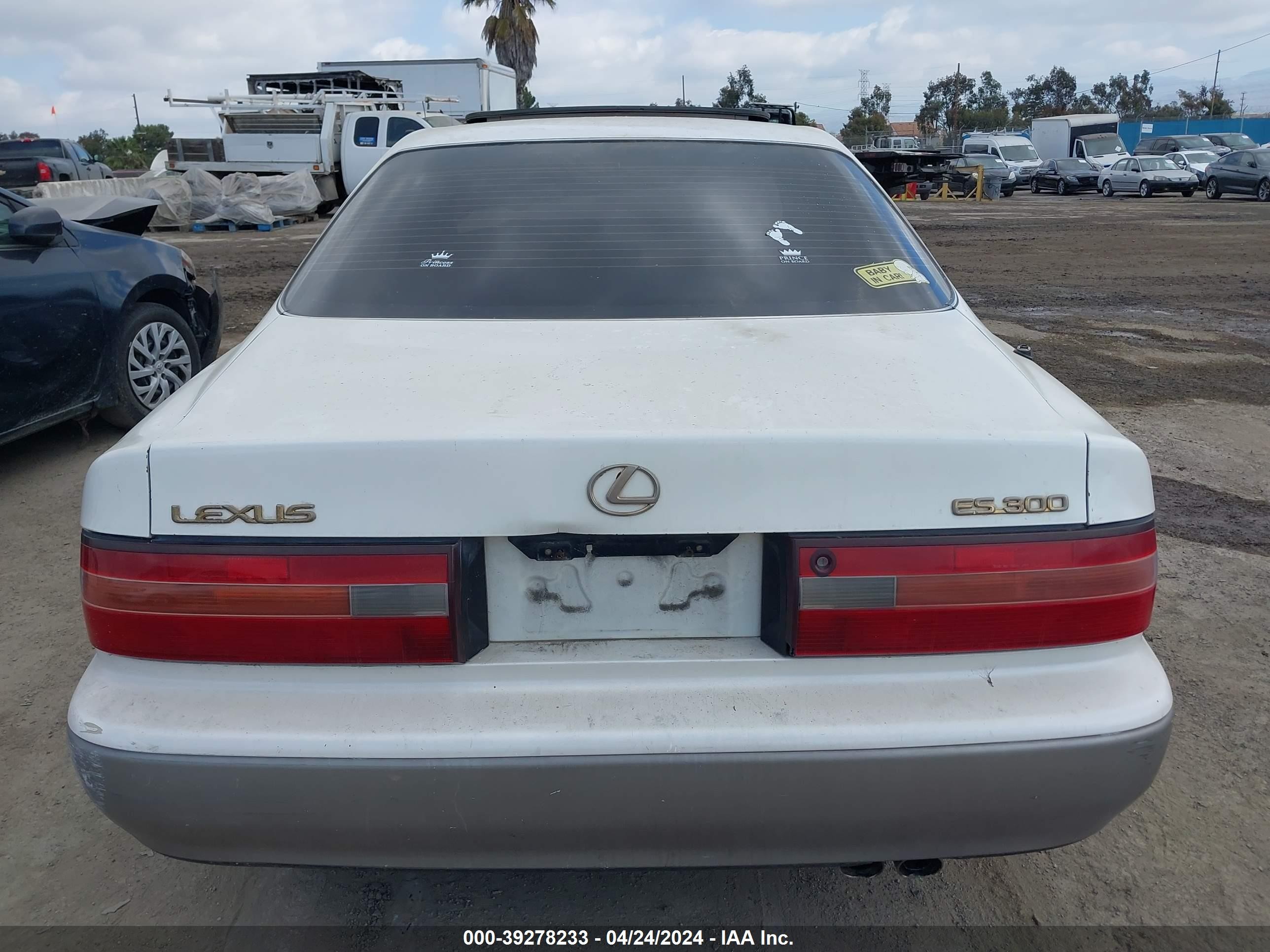 Photo 15 VIN: JT8BF12G8T0134975 - LEXUS ES 