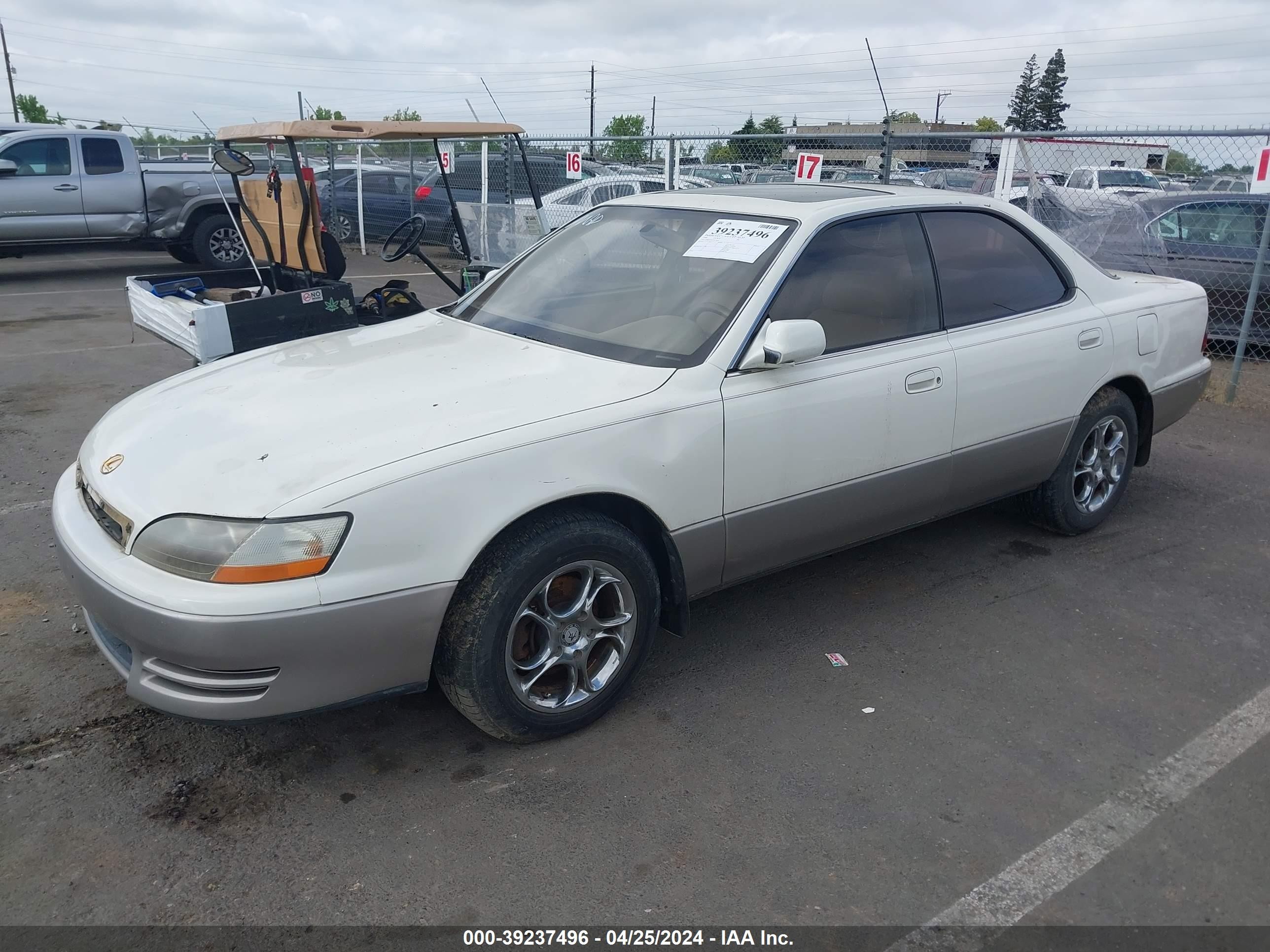 Photo 1 VIN: JT8BF12GXT0138266 - LEXUS ES 