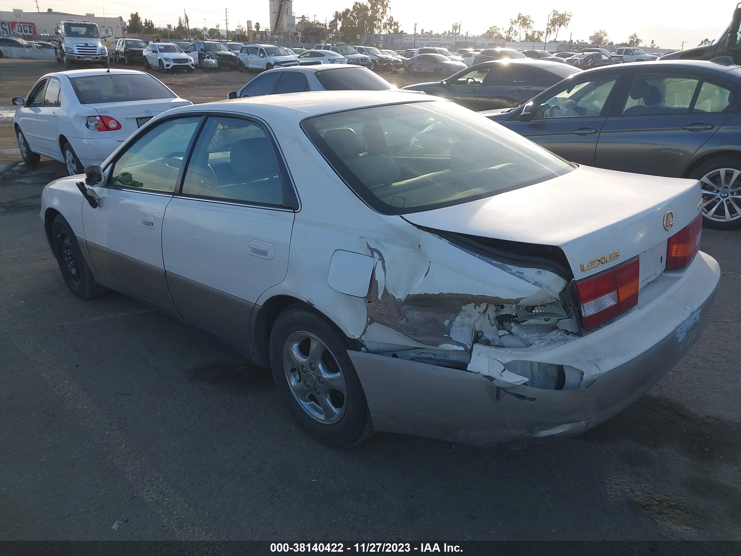 Photo 2 VIN: JT8BF22G1V0025217 - LEXUS ES 