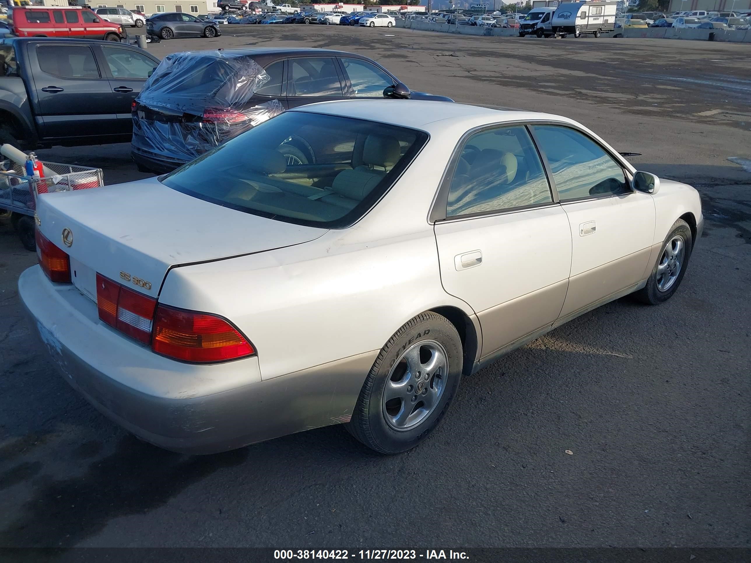 Photo 3 VIN: JT8BF22G1V0025217 - LEXUS ES 