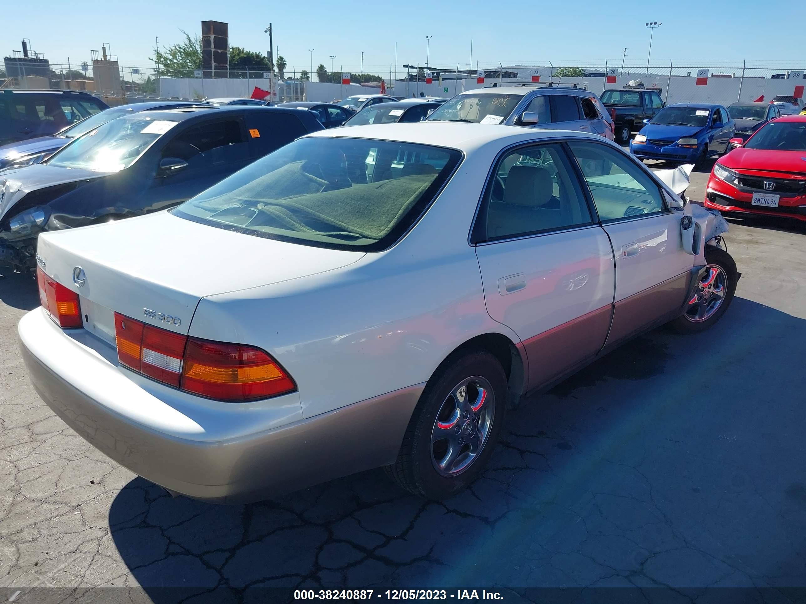 Photo 3 VIN: JT8BF22G2V0065113 - LEXUS ES 