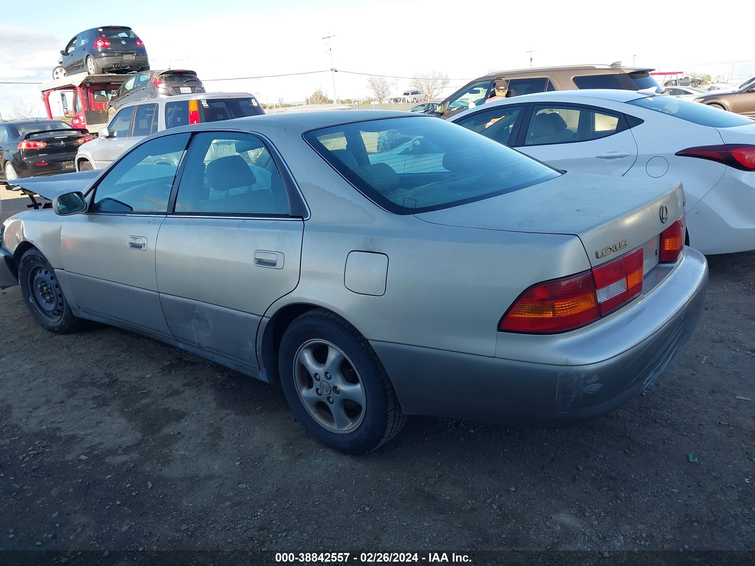 Photo 2 VIN: JT8BF22G3V0045064 - LEXUS ES 