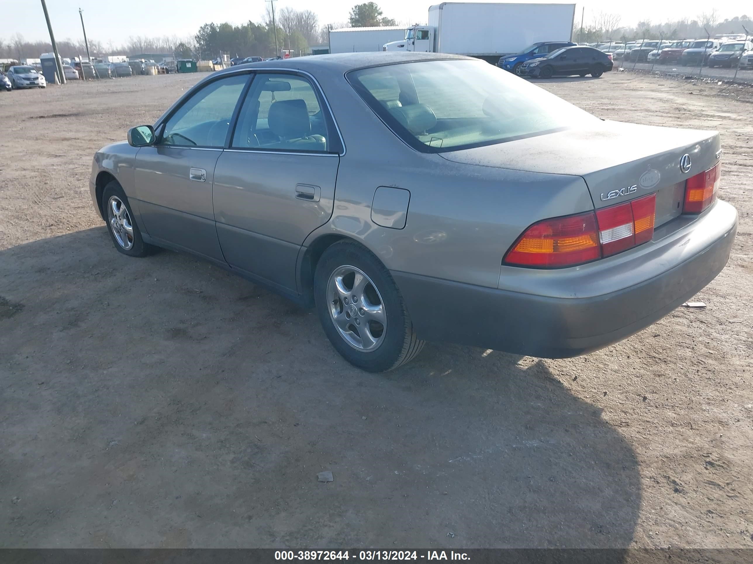 Photo 2 VIN: JT8BF22G4V0074332 - LEXUS ES 