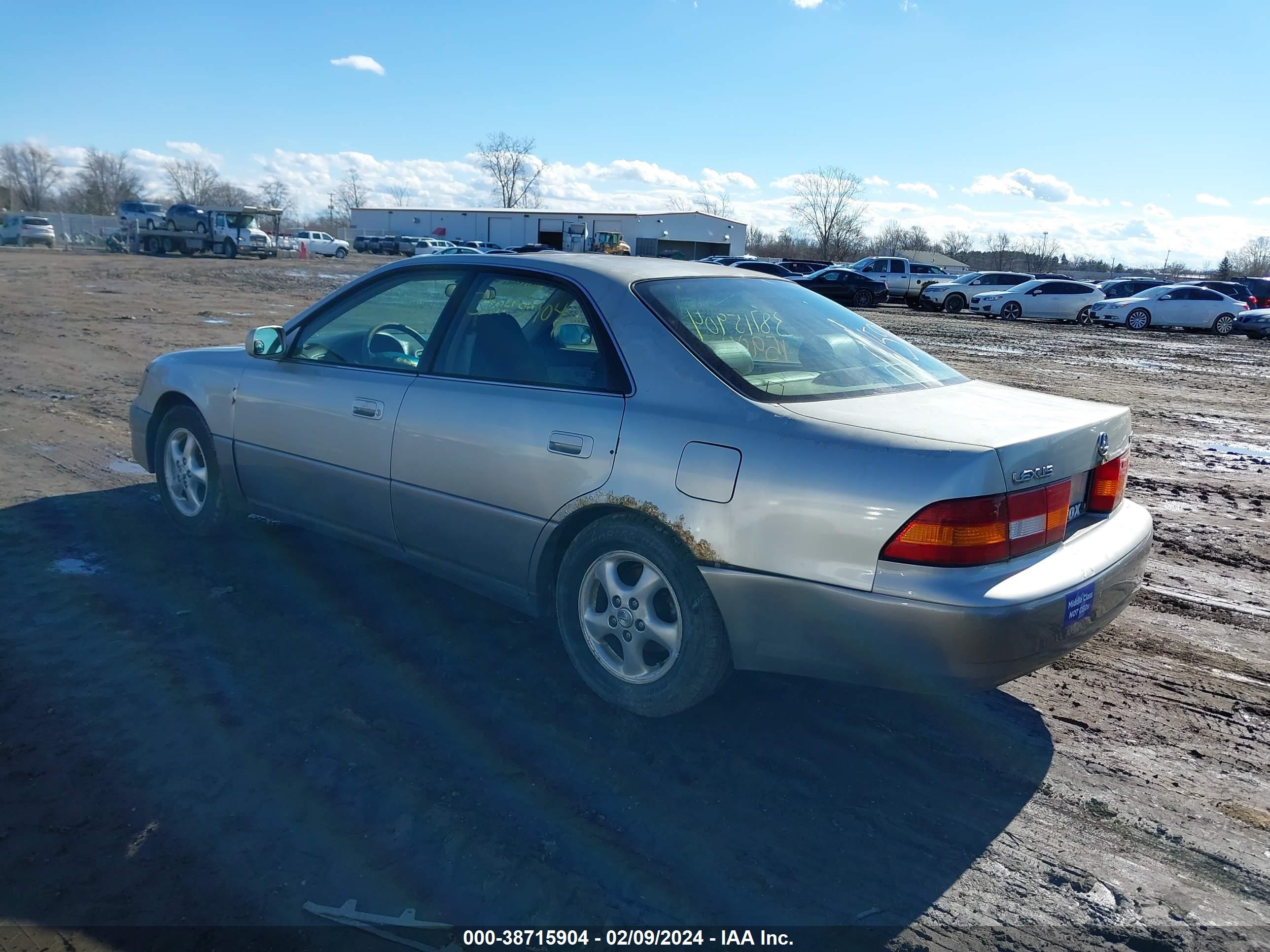 Photo 2 VIN: JT8BF22G6V0040411 - LEXUS ES 