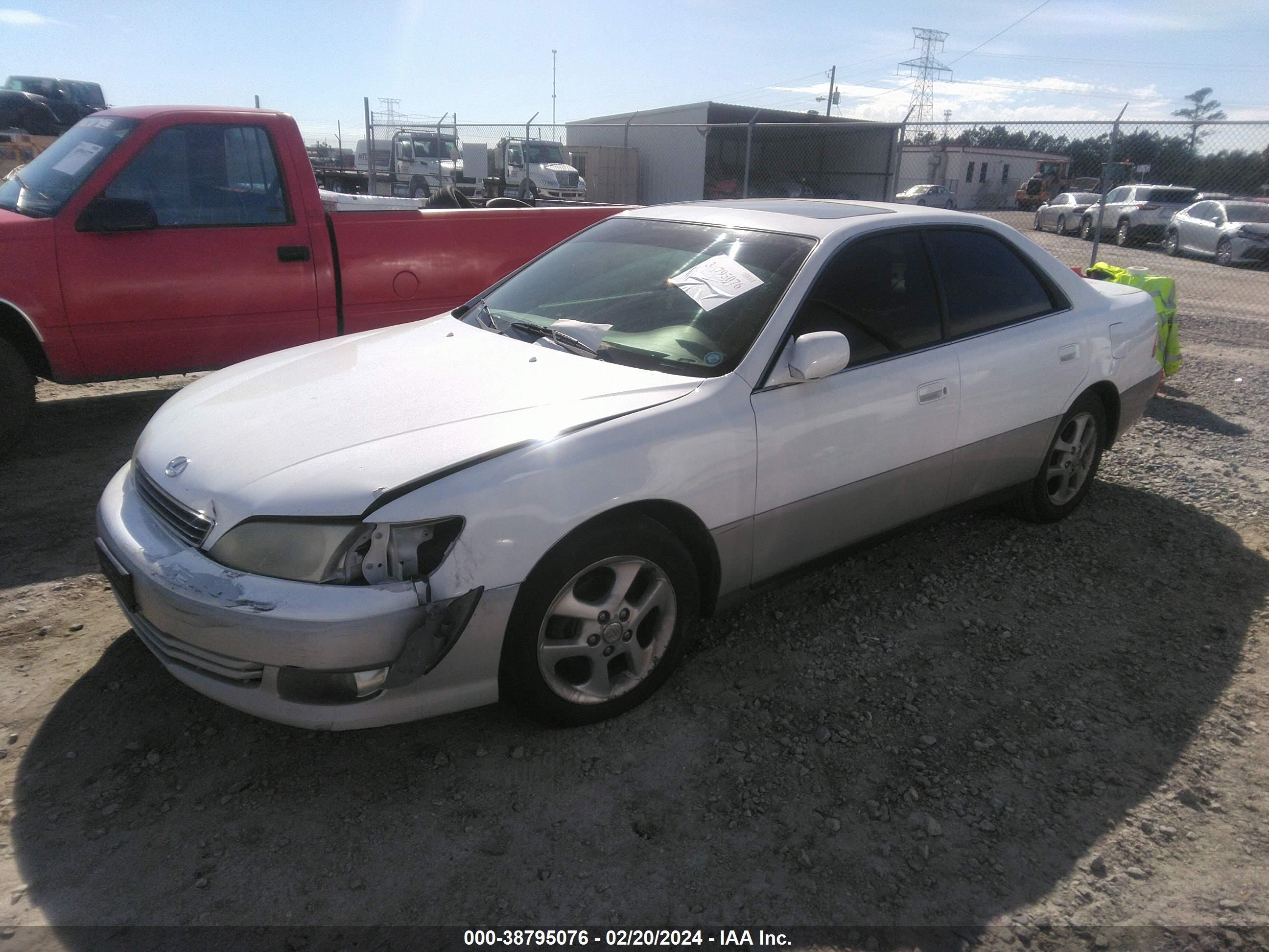 Photo 1 VIN: JT8BF28G215111088 - LEXUS ES 