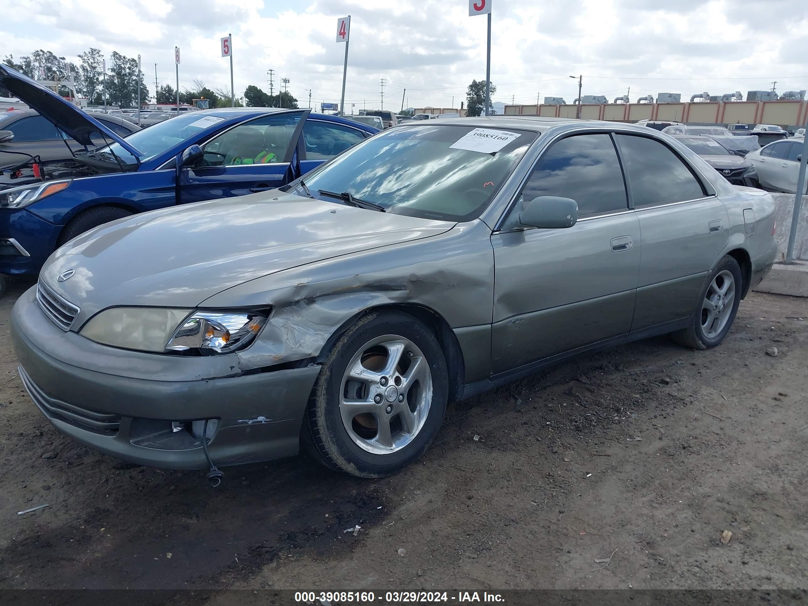 Photo 1 VIN: JT8BF28G3Y5098362 - LEXUS ES 