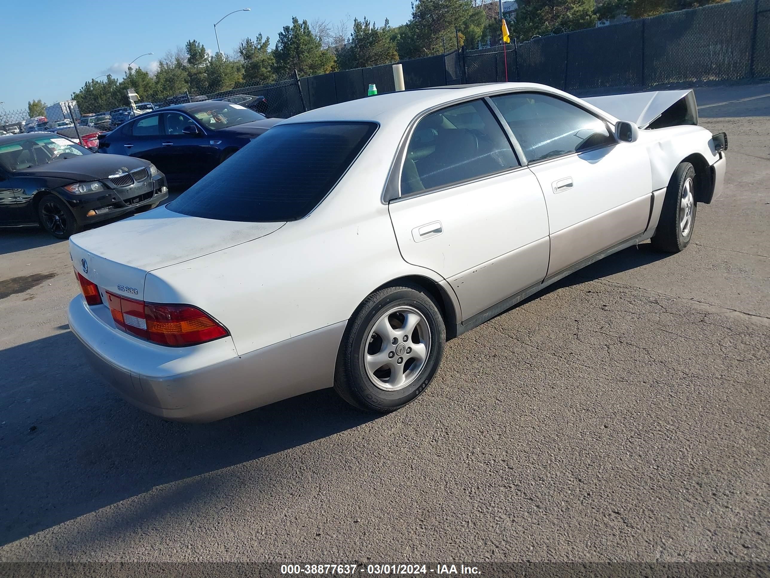 Photo 3 VIN: JT8BF28G5X0174000 - LEXUS ES 