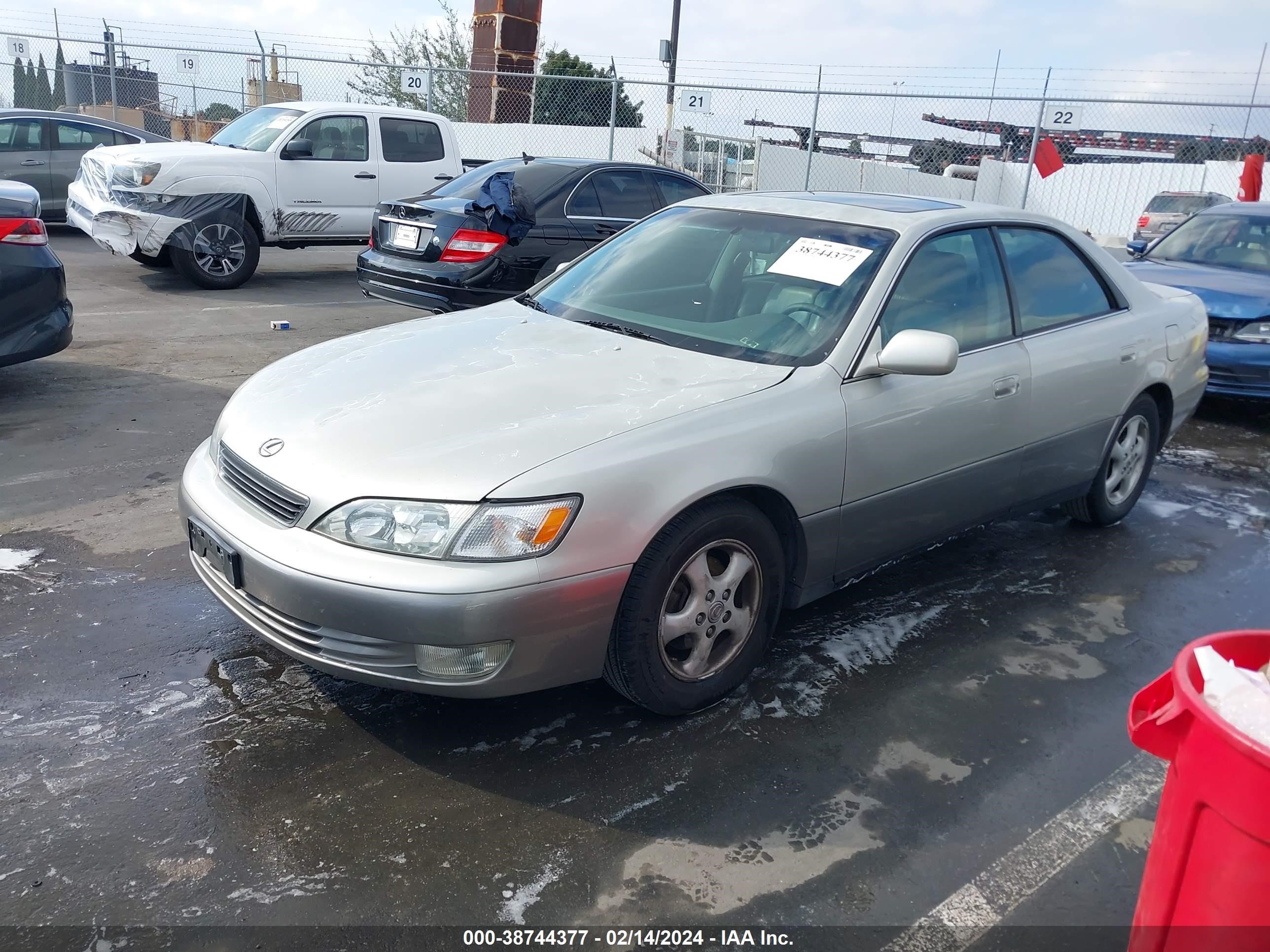 Photo 1 VIN: JT8BF28G5X0230565 - LEXUS ES 