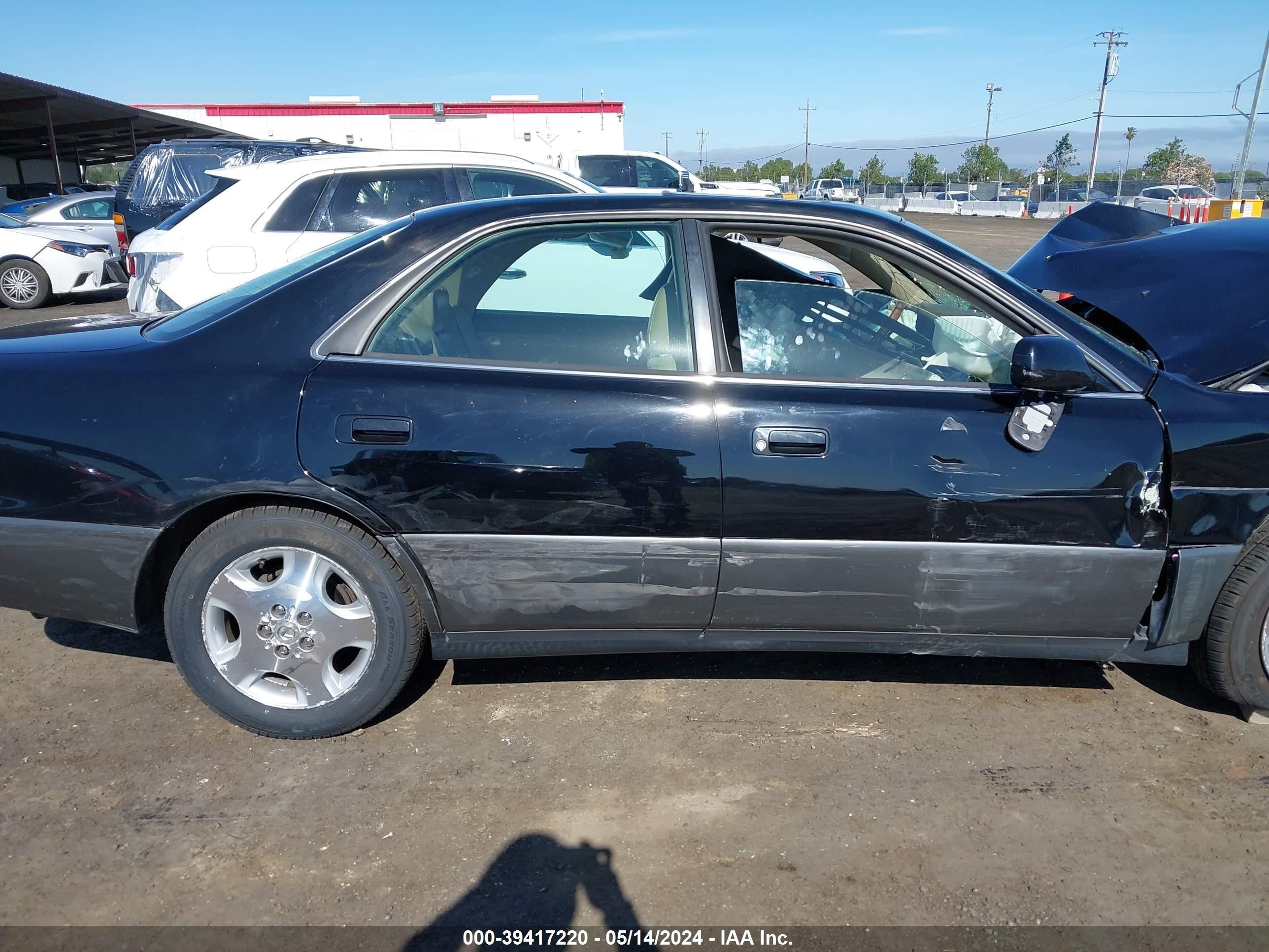 Photo 13 VIN: JT8BF28G6Y0267965 - LEXUS ES 