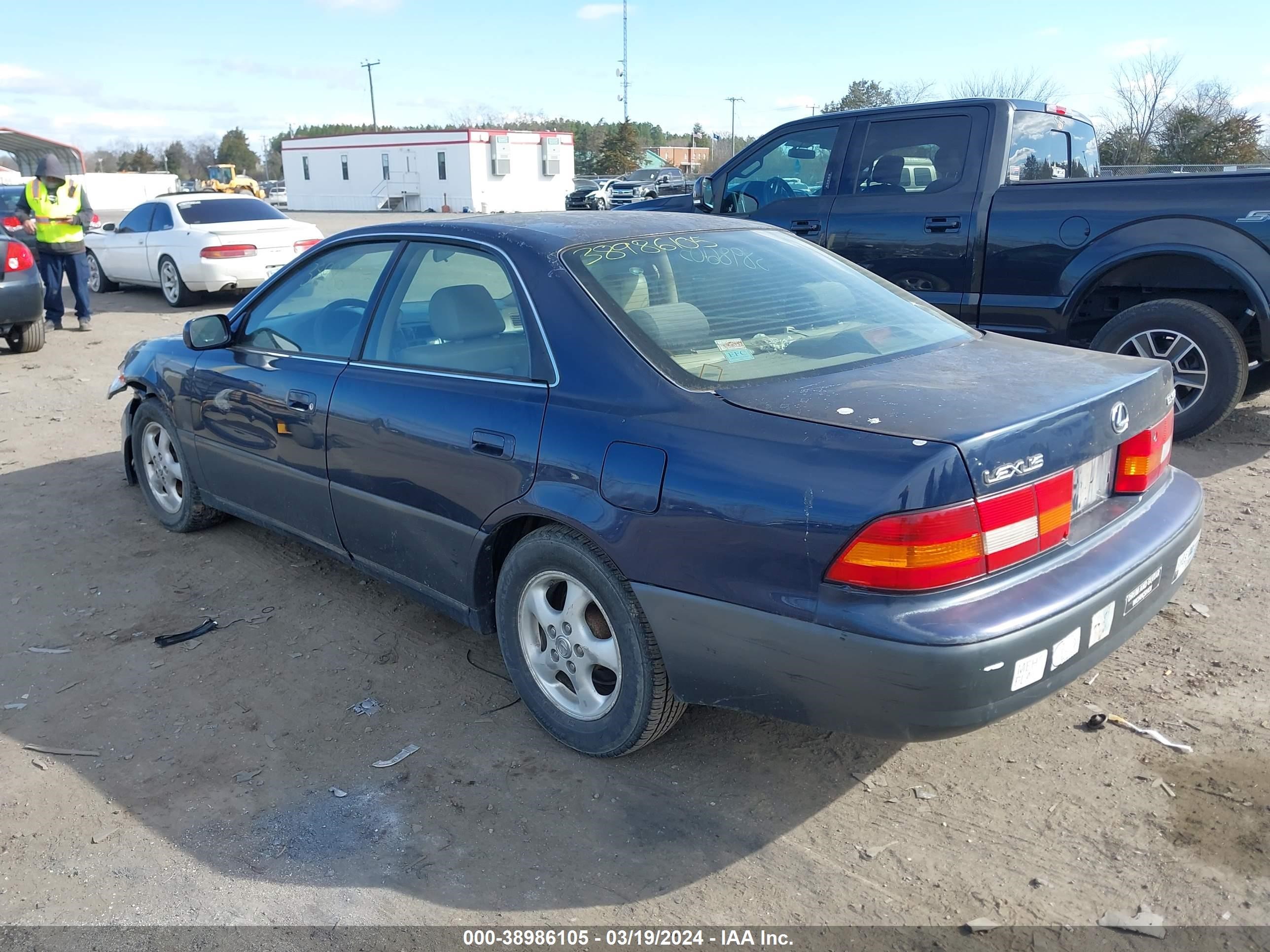 Photo 2 VIN: JT8BF28G7W0136637 - LEXUS ES 