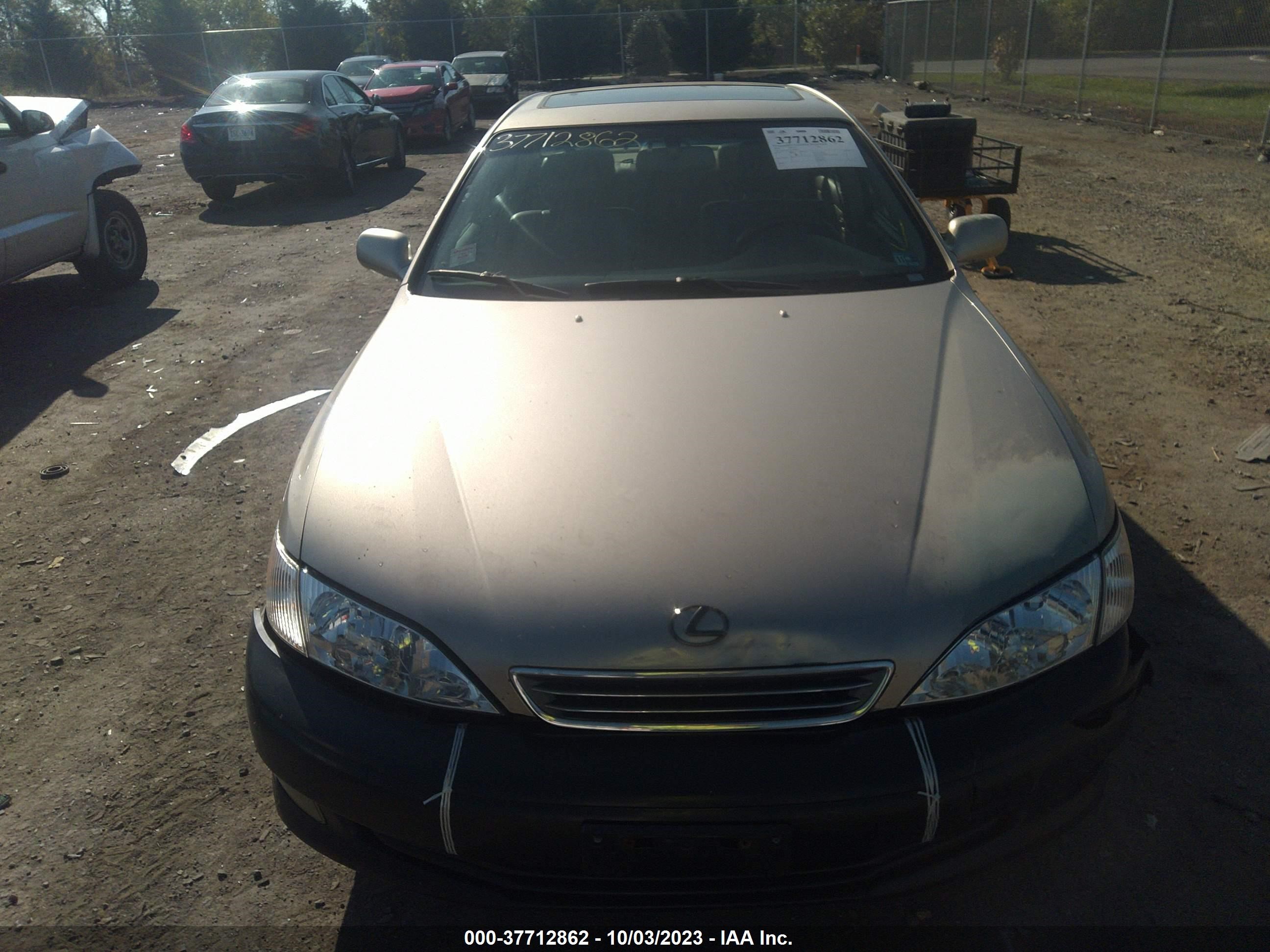 Photo 11 VIN: JT8BF28G7Y0264802 - LEXUS ES 