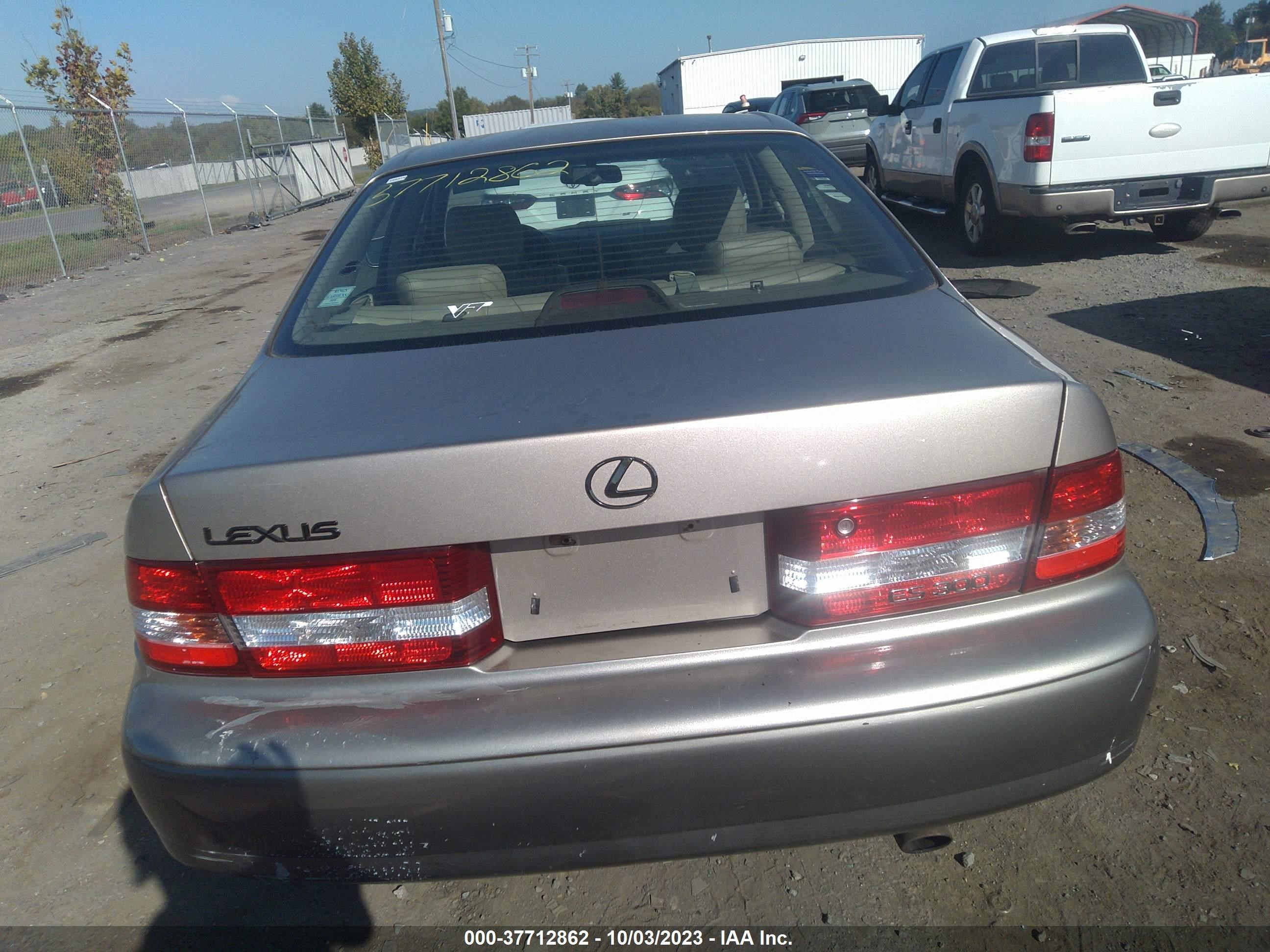 Photo 15 VIN: JT8BF28G7Y0264802 - LEXUS ES 