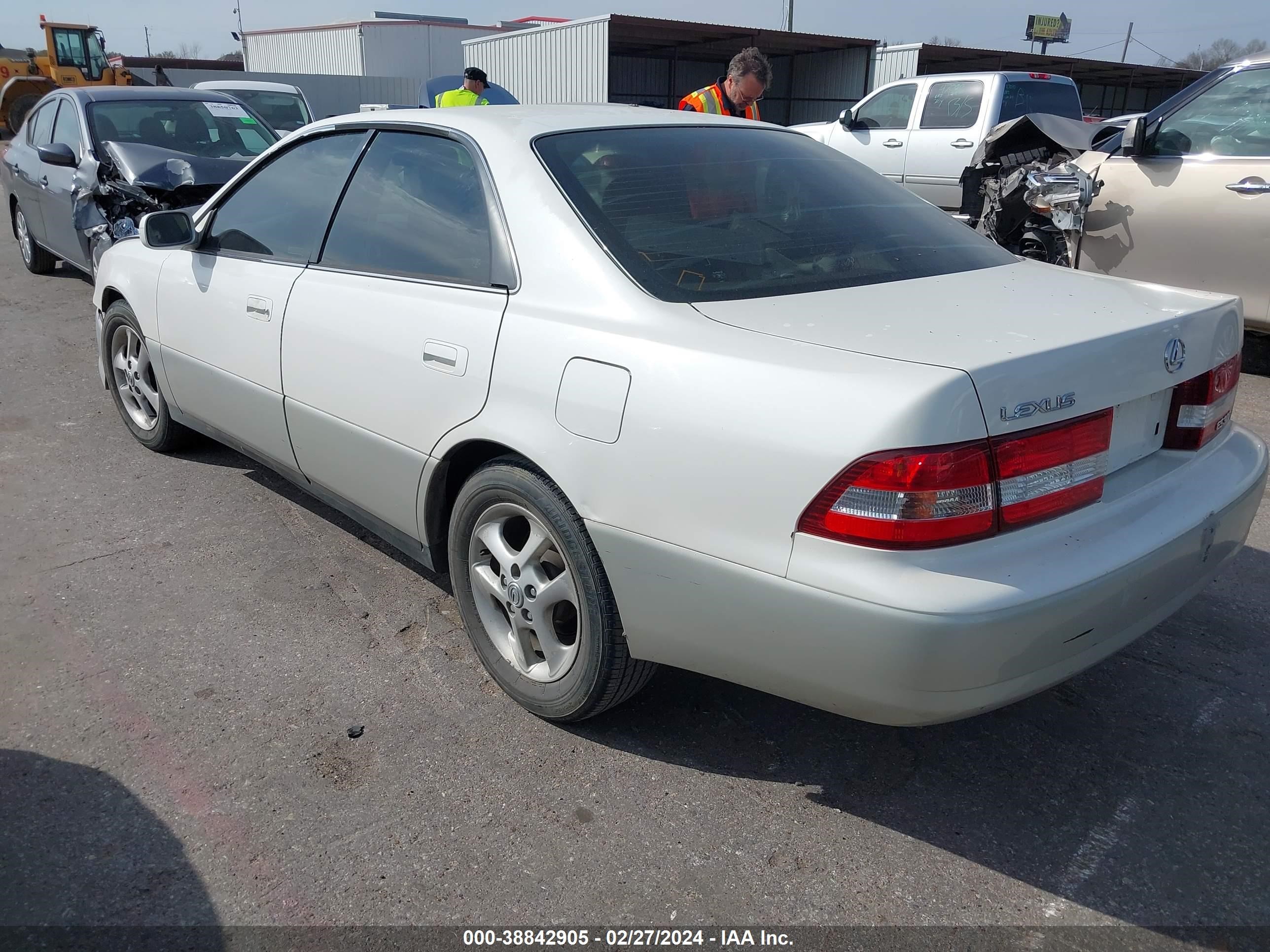 Photo 2 VIN: JT8BF28G9Y5083400 - LEXUS ES 