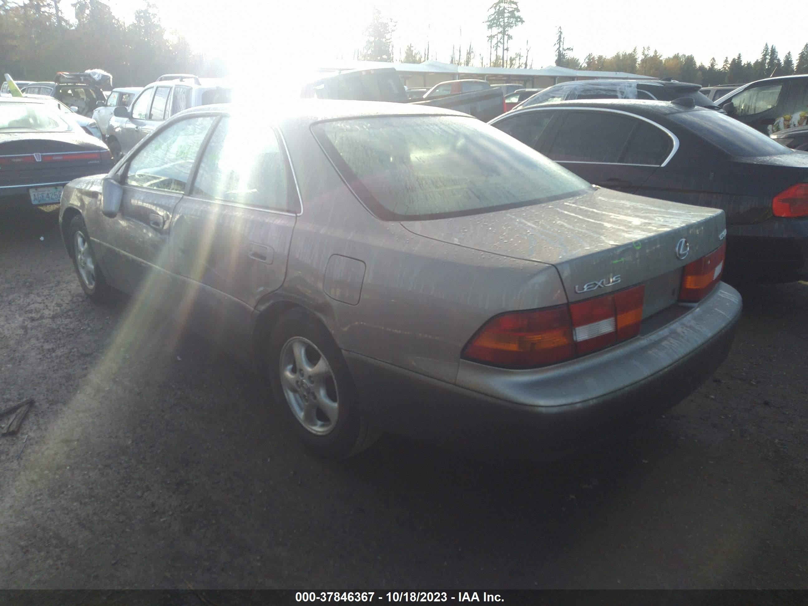 Photo 2 VIN: JT8BF28GXW5033358 - LEXUS ES 