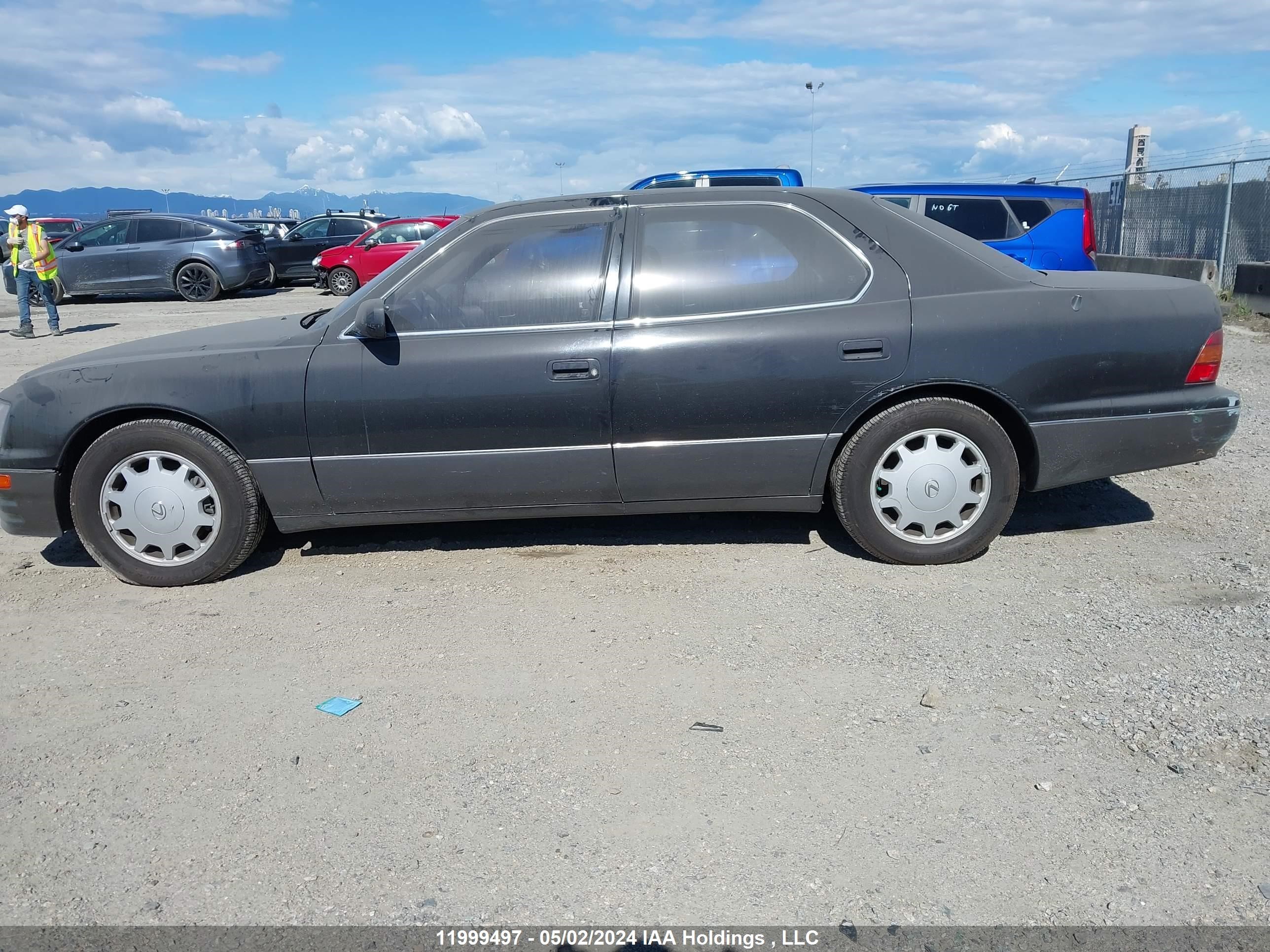 Photo 13 VIN: JT8BH22F2T0036791 - LEXUS LS 