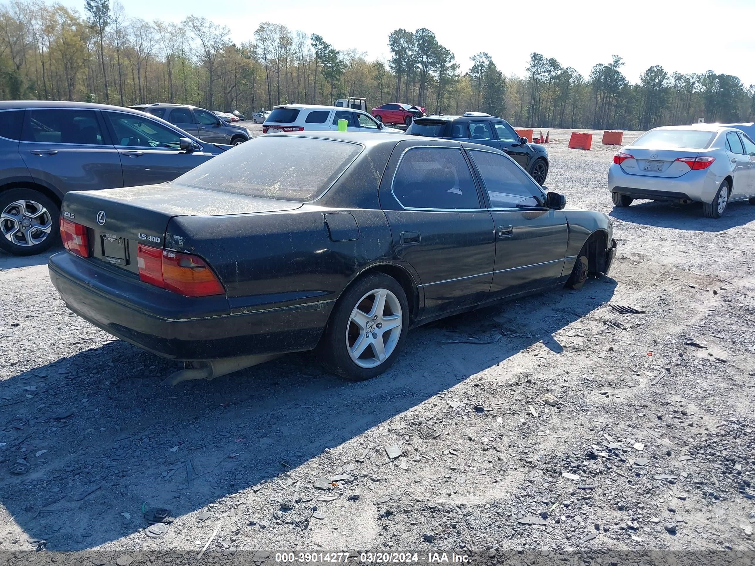 Photo 3 VIN: JT8BH22F2T0066793 - LEXUS LS 