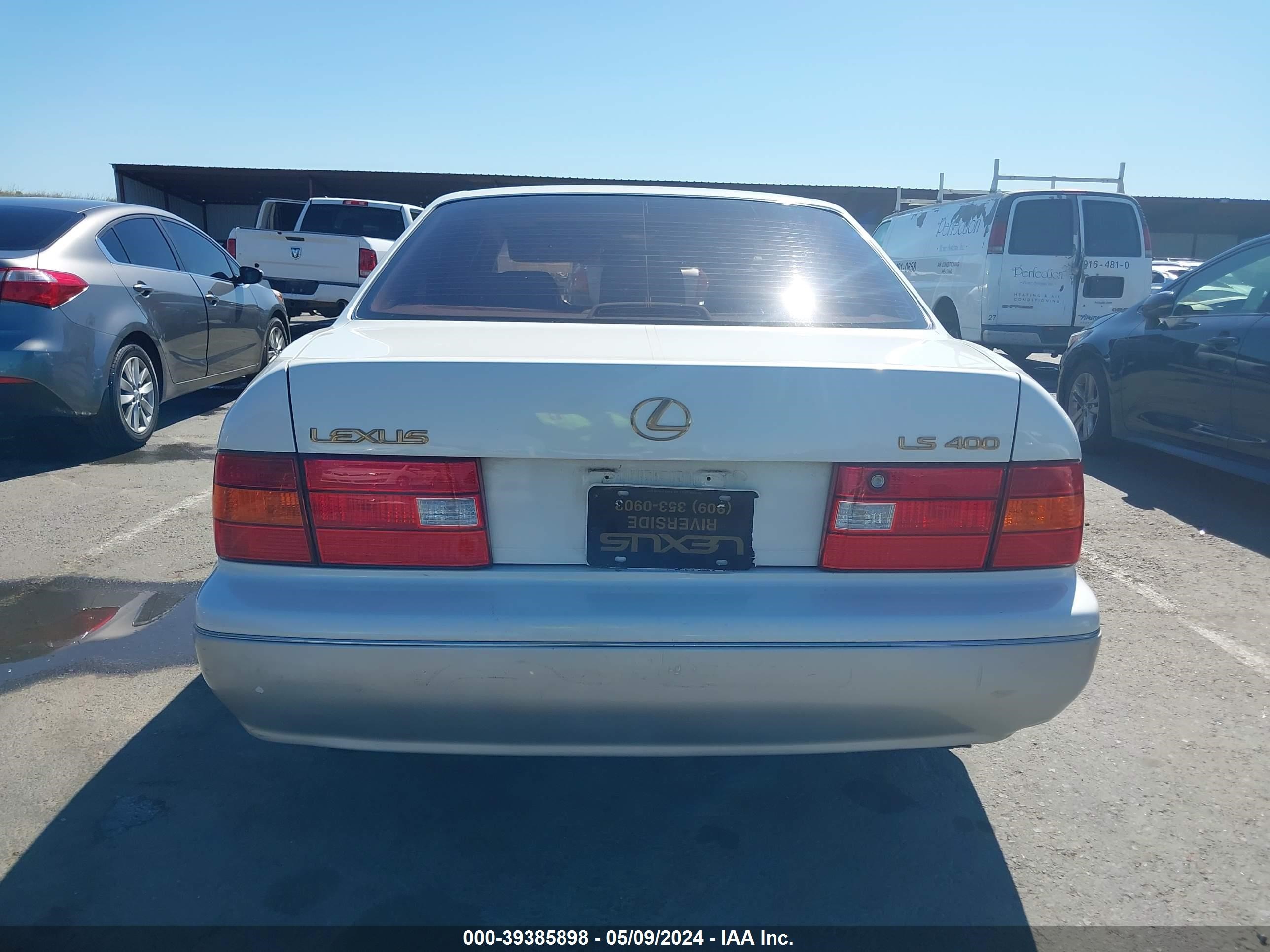 Photo 16 VIN: JT8BH28F5W0123631 - LEXUS LS 