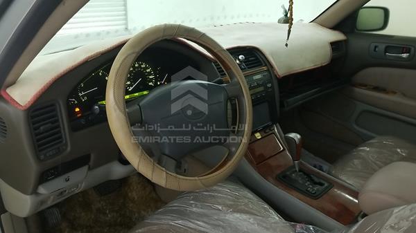 Photo 10 VIN: JT8BH28F5W0129106 - LEXUS LS400 