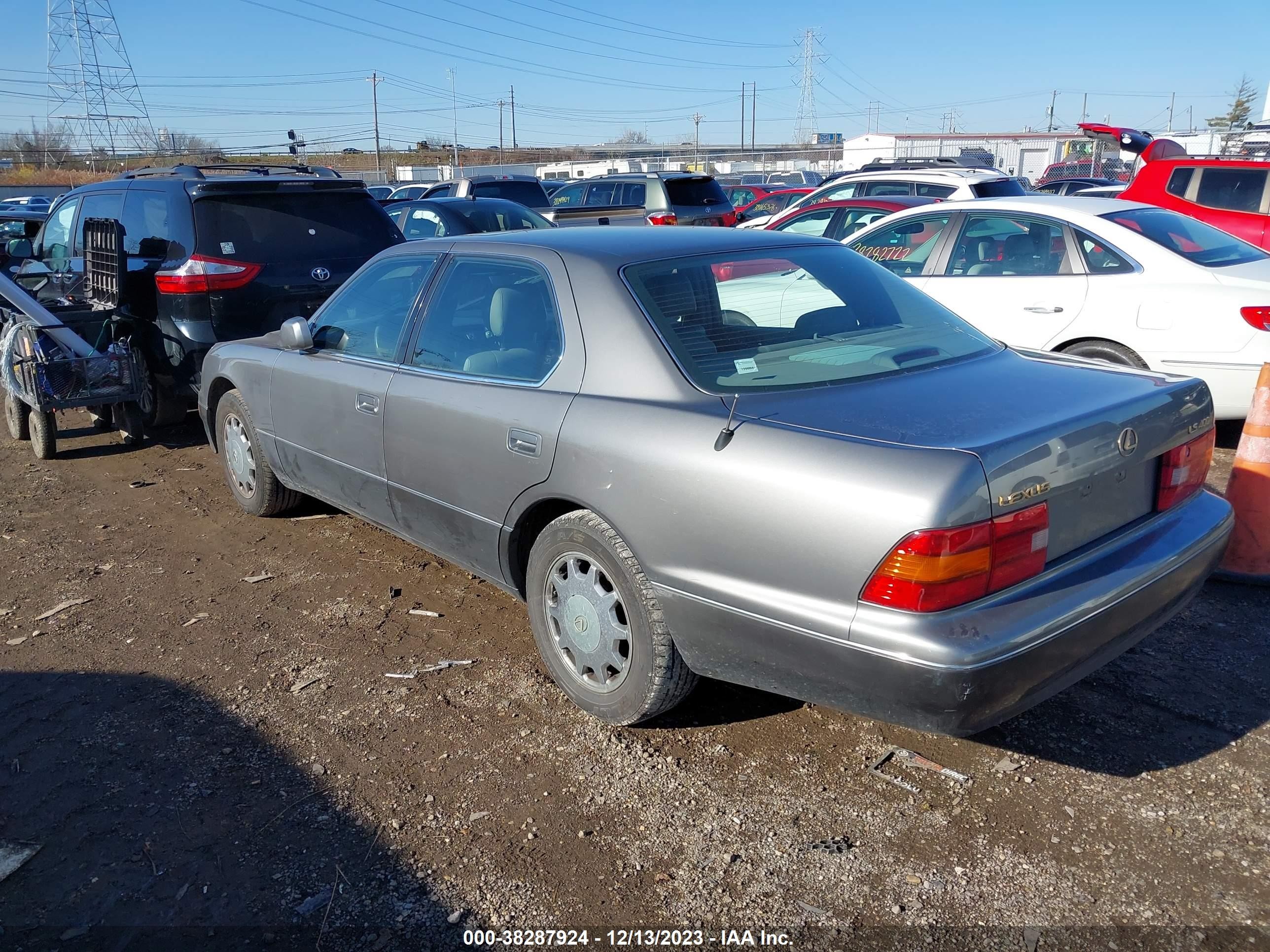 Photo 2 VIN: JT8BH28F7V0086306 - LEXUS LS 