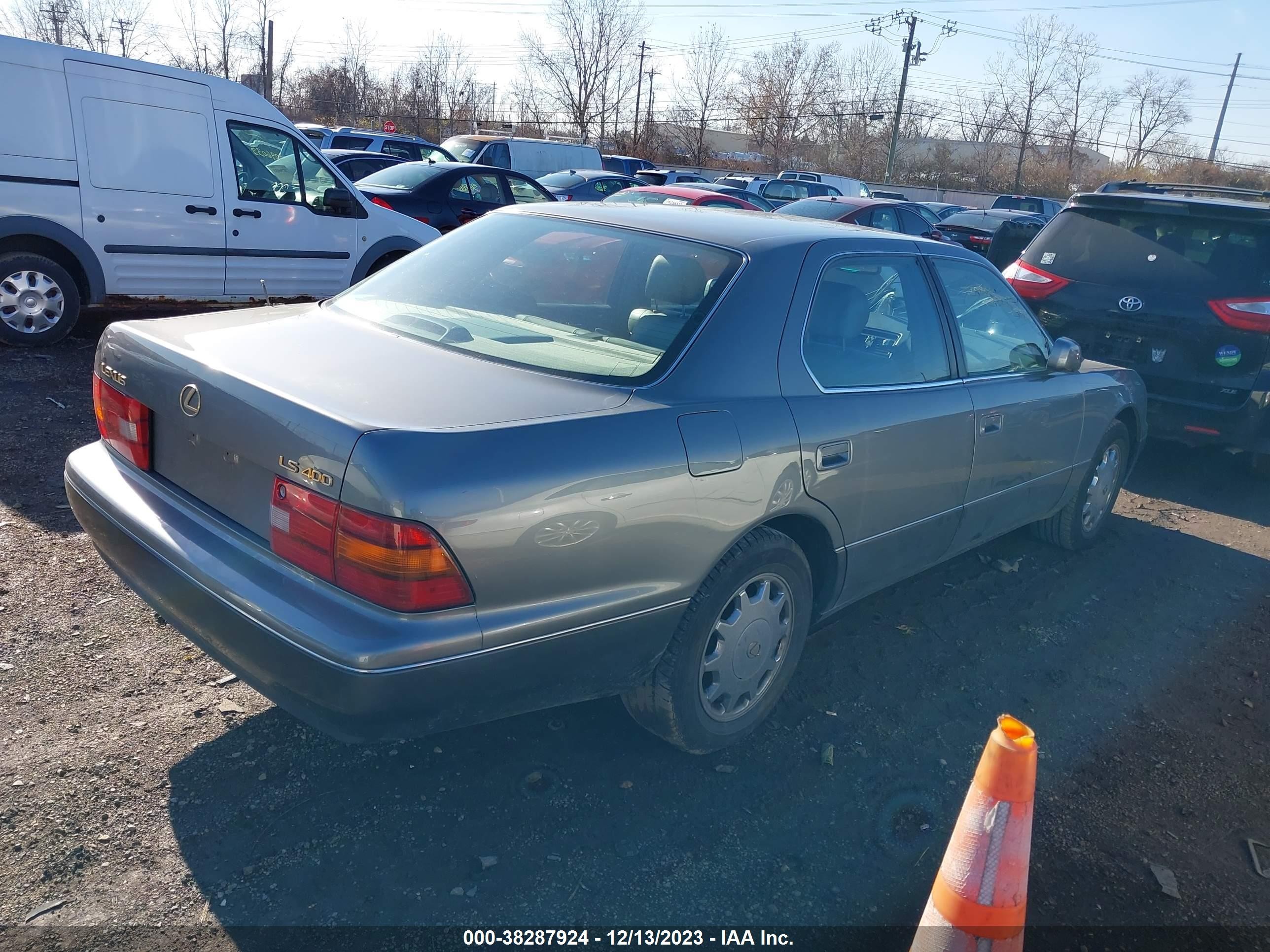 Photo 3 VIN: JT8BH28F7V0086306 - LEXUS LS 