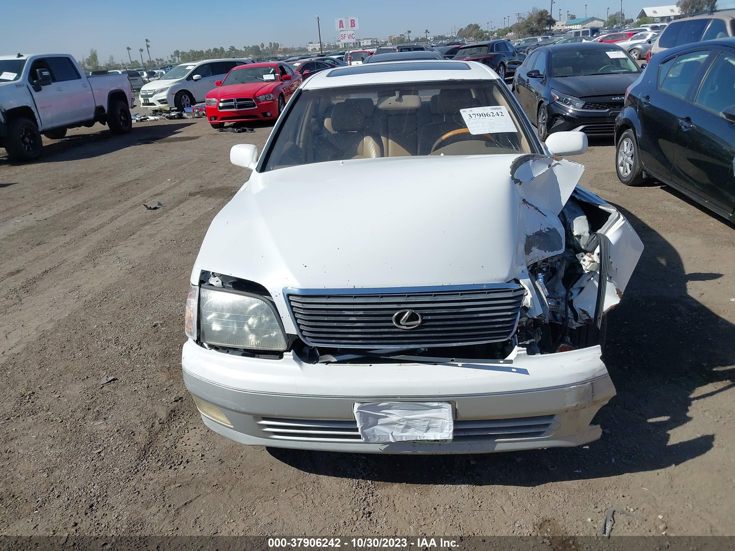 Photo 11 VIN: JT8BH28F9Y0177890 - LEXUS LS 