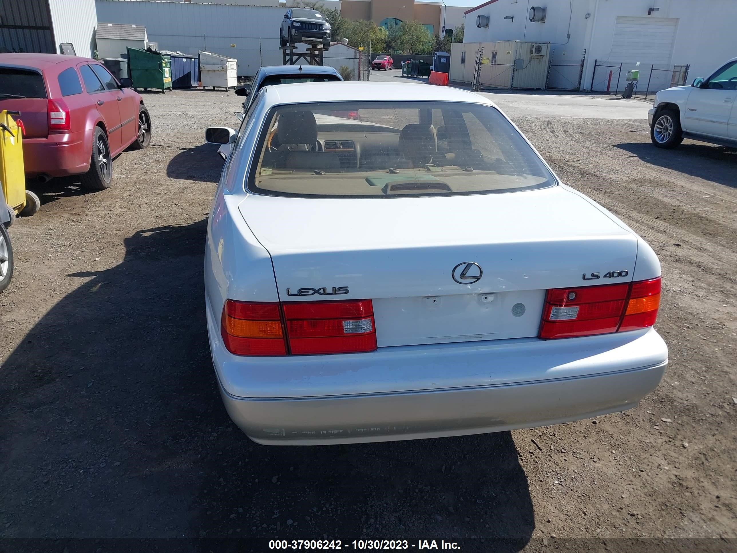 Photo 15 VIN: JT8BH28F9Y0177890 - LEXUS LS 