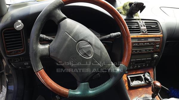 Photo 13 VIN: JT8BH28FXW0139002 - LEXUS LS400 