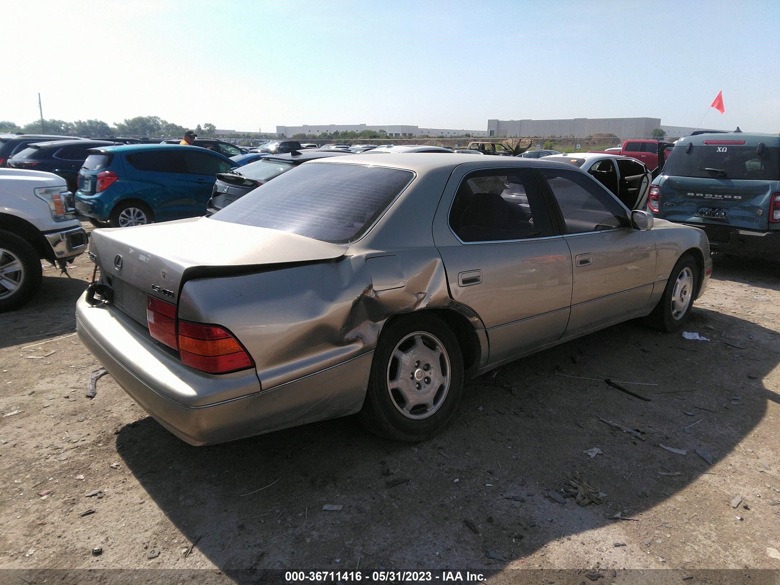 Photo 3 VIN: JT8BH28FXY0179776 - LEXUS LS 