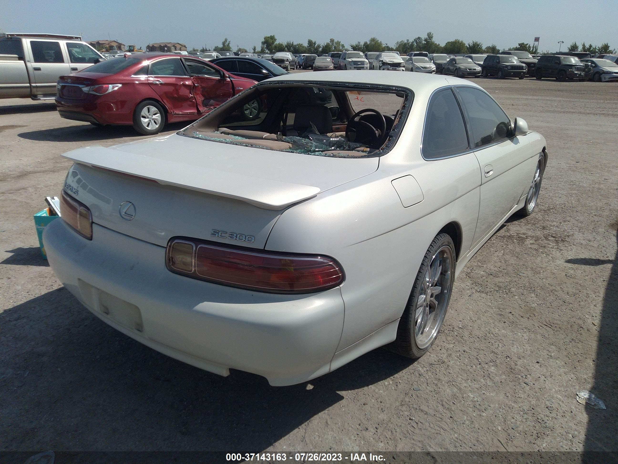 Photo 3 VIN: JT8CD32Z0Y1006691 - LEXUS SC 