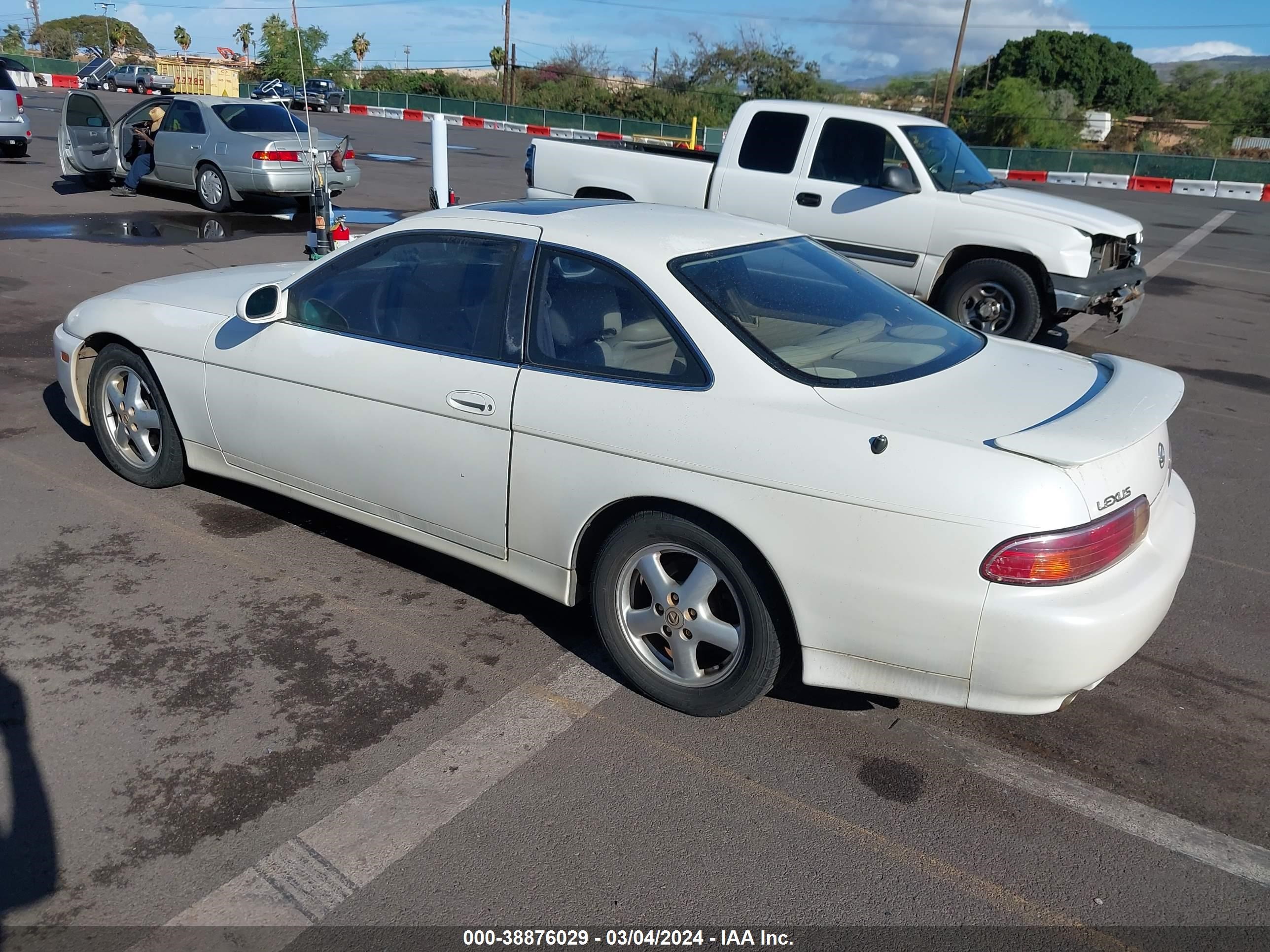 Photo 2 VIN: JT8CD32Z1V0040074 - LEXUS SC 