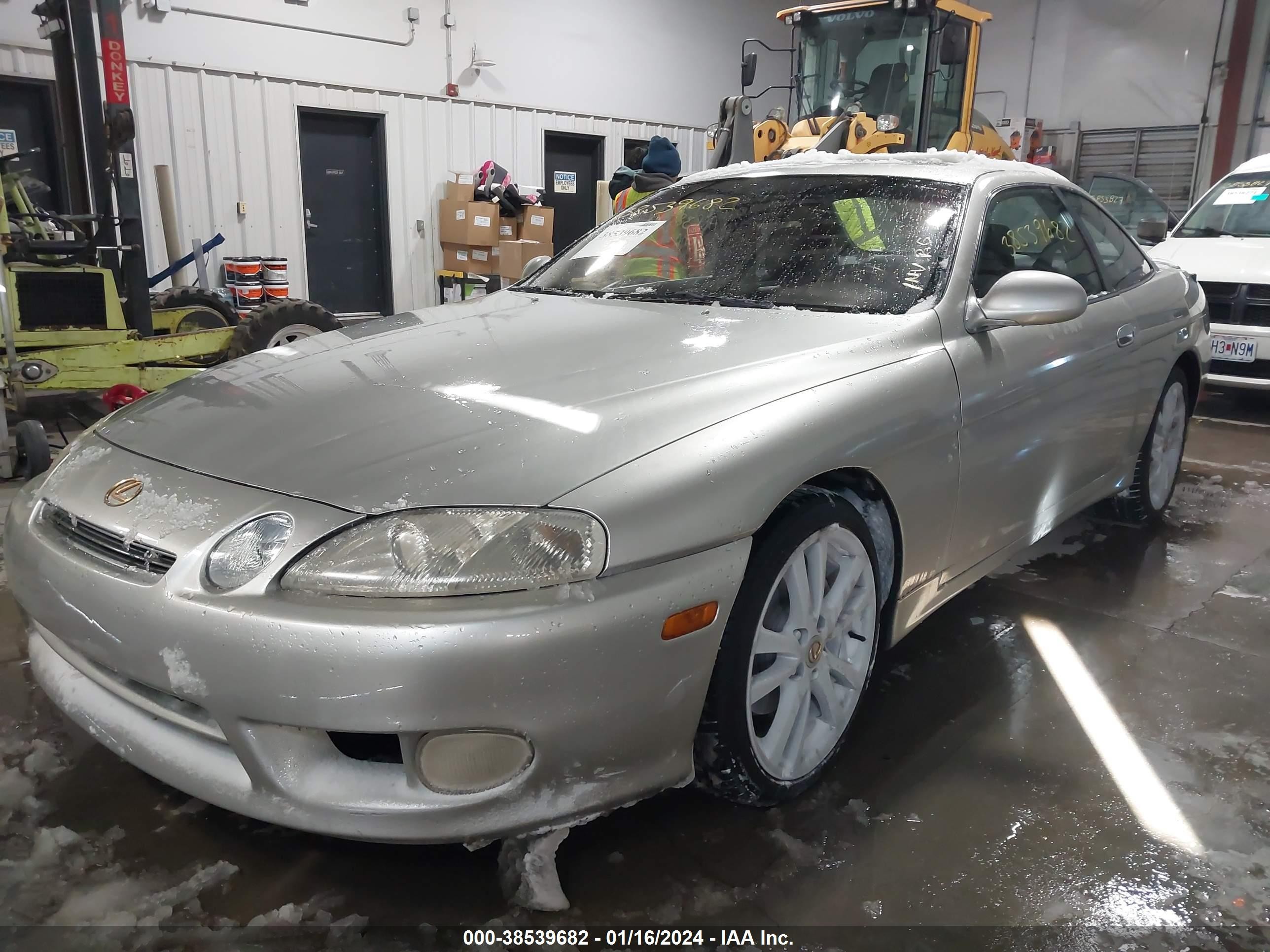 Photo 1 VIN: JT8CD32Z2Y1006742 - LEXUS SC 