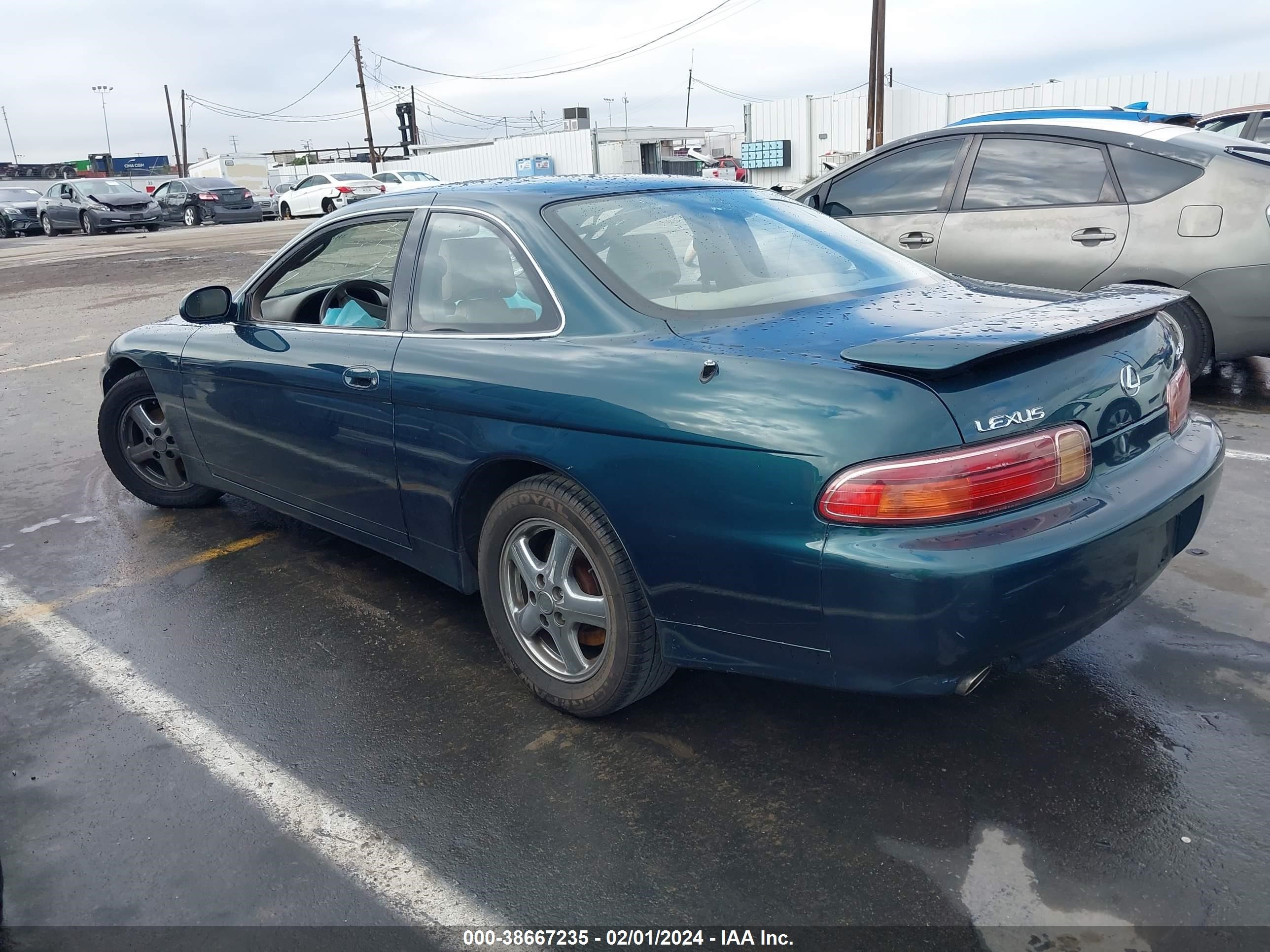 Photo 2 VIN: JT8CH32Y4V1000738 - LEXUS SC 